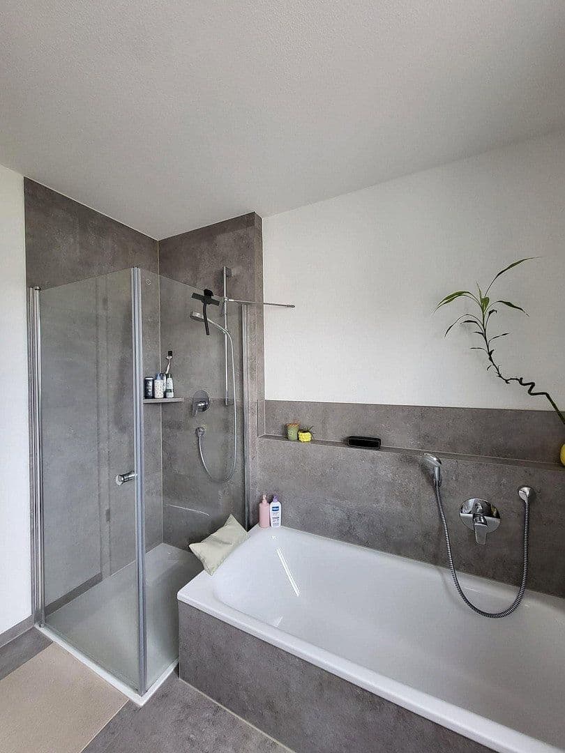 Prenájom bytu 3-izbový 89 m², Schopfheimerstr. 20, Lörrach, Bádensko-Wurttembersko Prenájom bytu 3-izbový 89 m², Schopfheimerstr. 20, Lörrach, Bádensko-Wurttembersko