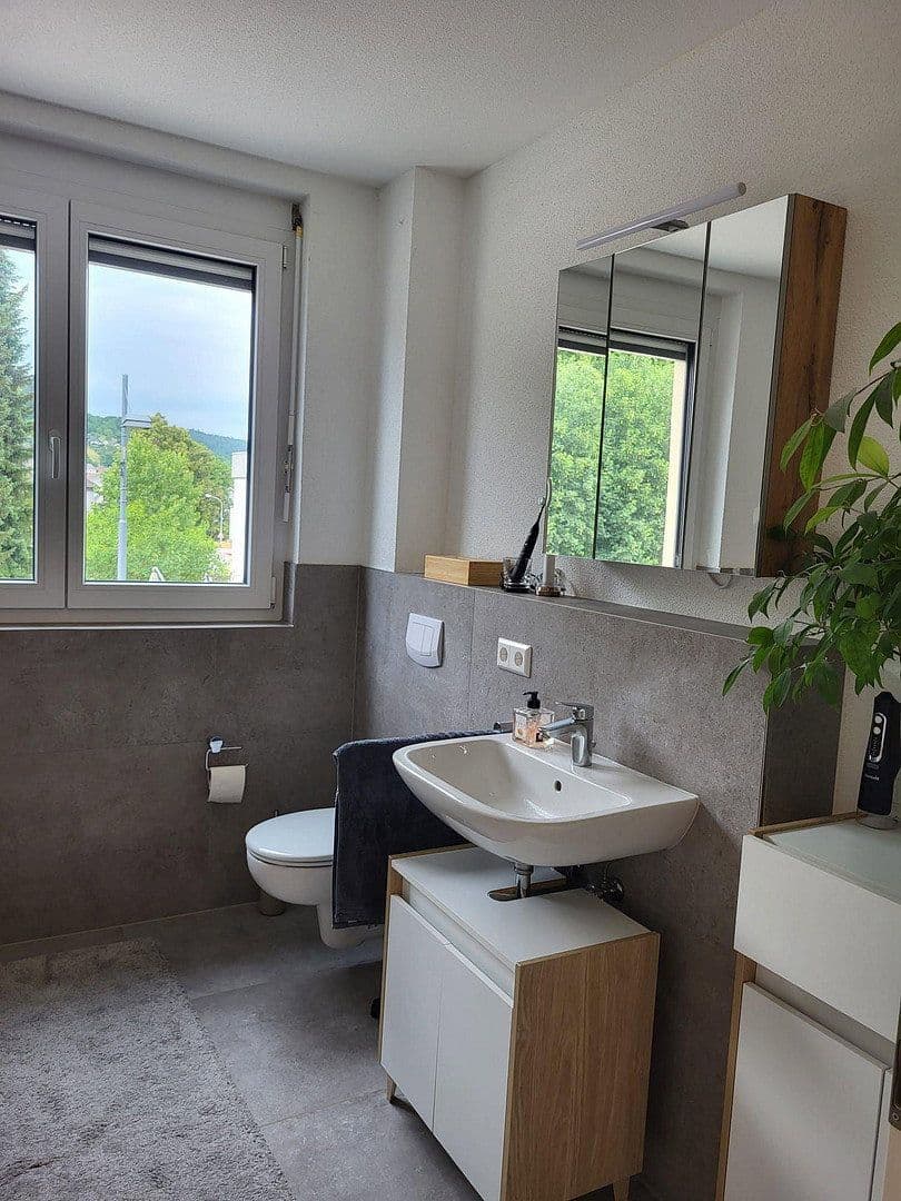 Prenájom bytu 3-izbový 89 m², Schopfheimerstr. 20, Lörrach, Bádensko-Wurttembersko Prenájom bytu 3-izbový 89 m², Schopfheimerstr. 20, Lörrach, Bádensko-Wurttembersko