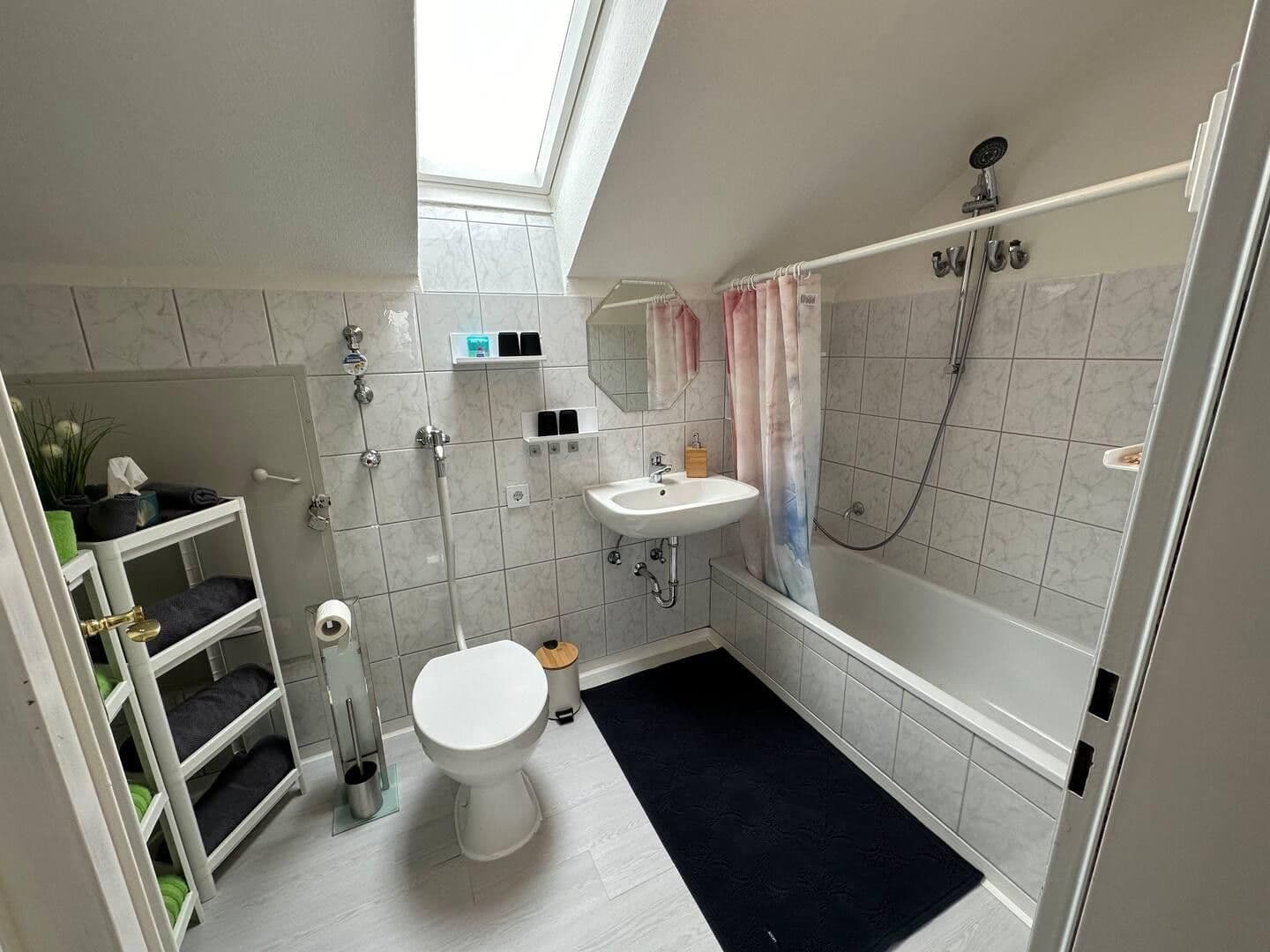 Prenájom bytu 4-izbový 69 m², Augsburg, Bavorsko Prenájom bytu 4-izbový 69 m², Augsburg, Bavorsko