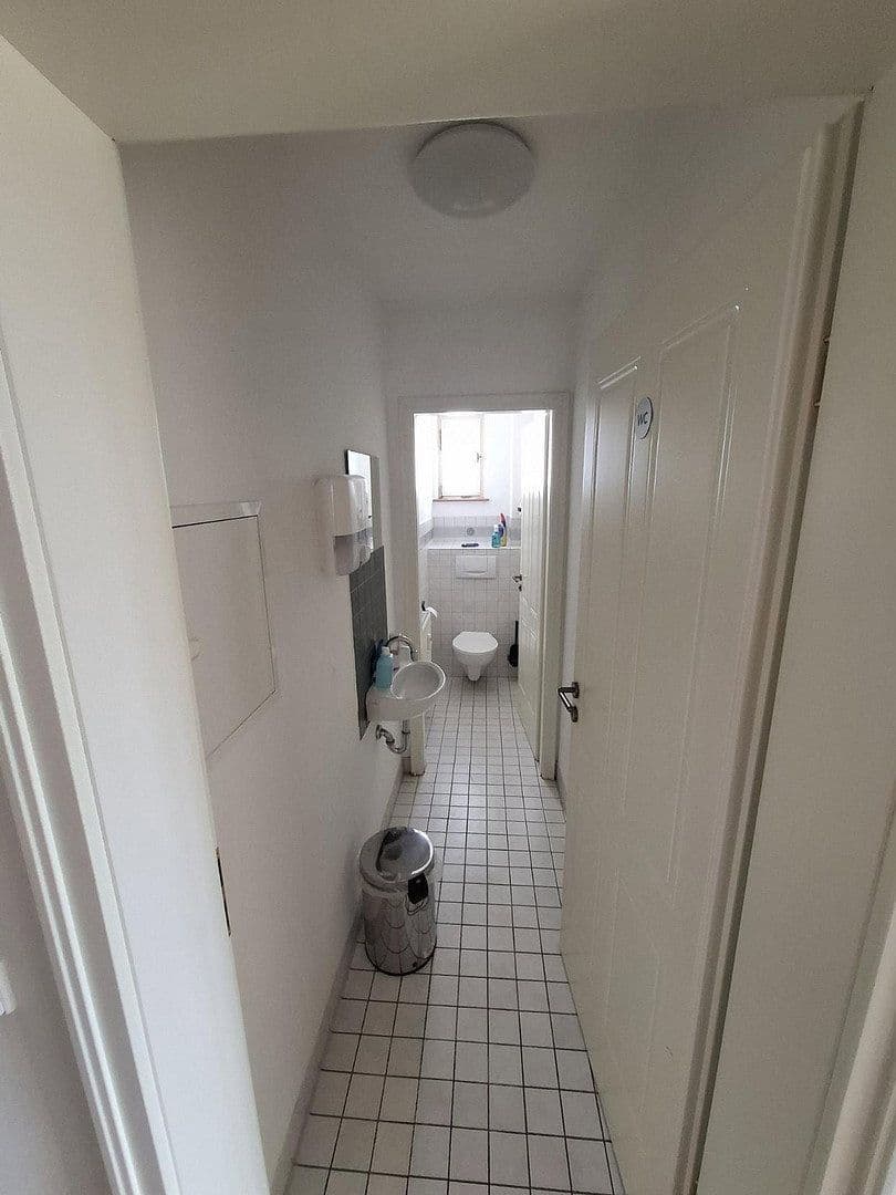 Prenájom kancelárie 95 m², Uhlandstr. 57, Heilbronn, Bádensko-Wurttembersko Prenájom kancelárie 95 m², Uhlandstr. 57, Heilbronn, Bádensko-Wurttembersko
