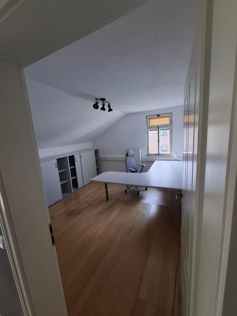Prenájom kancelárie 95 m², Uhlandstr. 57, Heilbronn, Bádensko-Wurttembersko Prenájom kancelárie 95 m², Uhlandstr. 57, Heilbronn, Bádensko-Wurttembersko