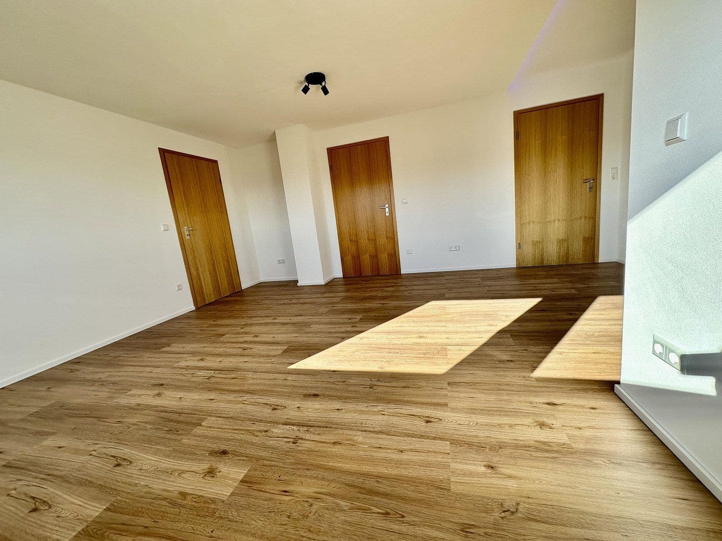 Prenájom bytu 1-izbový 91 m², Aichtal, Bádensko-Wurttembersko Prenájom bytu 1-izbový 91 m², Aichtal, Bádensko-Wurttembersko