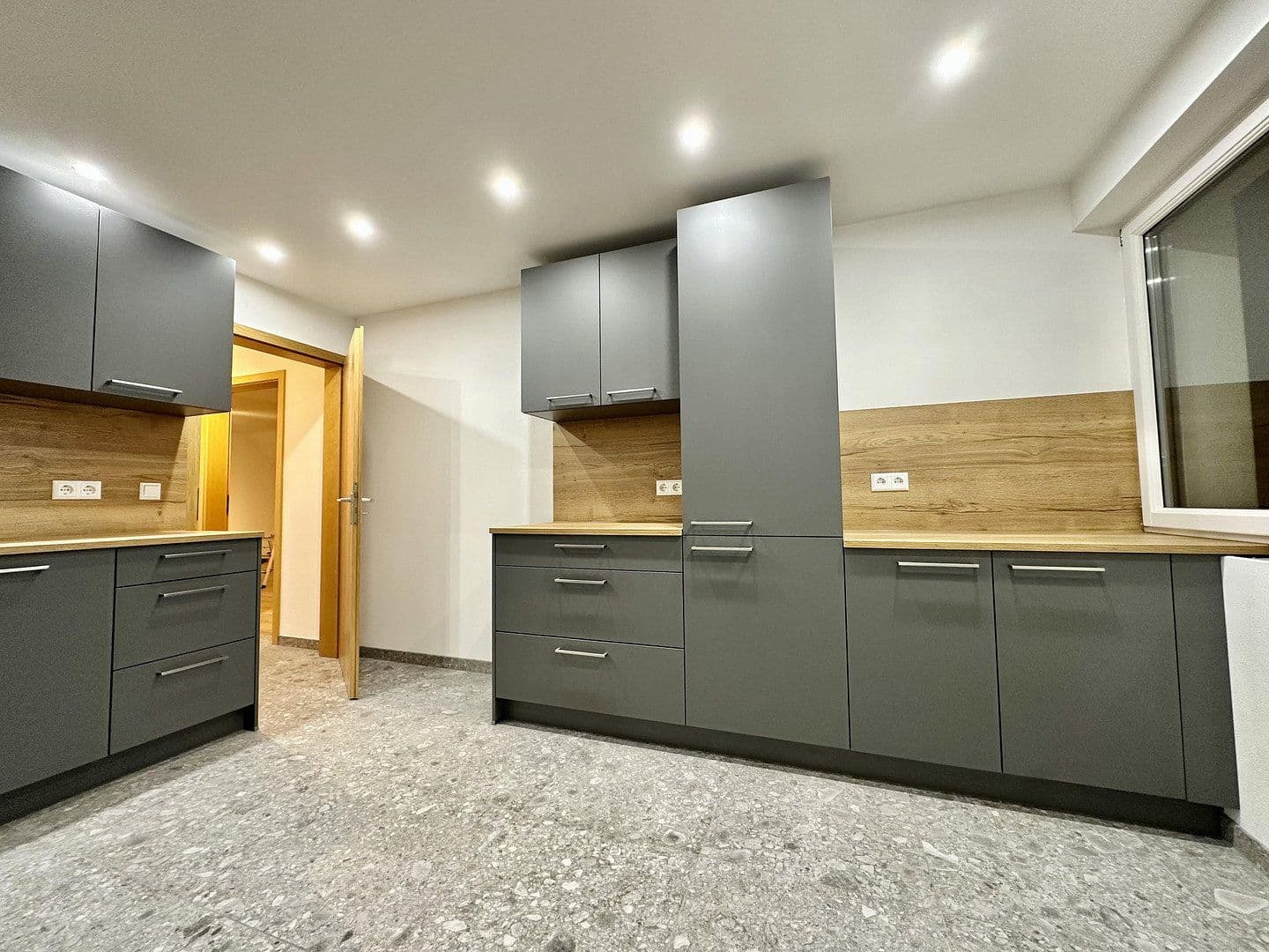 Prenájom bytu 1-izbový 91 m², Aichtal, Bádensko-Wurttembersko Prenájom bytu 1-izbový 91 m², Aichtal, Bádensko-Wurttembersko