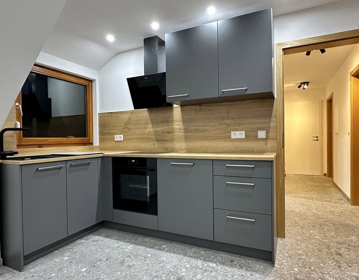 Prenájom bytu 1-izbový 91 m², Aichtal, Bádensko-Wurttembersko Prenájom bytu 1-izbový 91 m², Aichtal, Bádensko-Wurttembersko