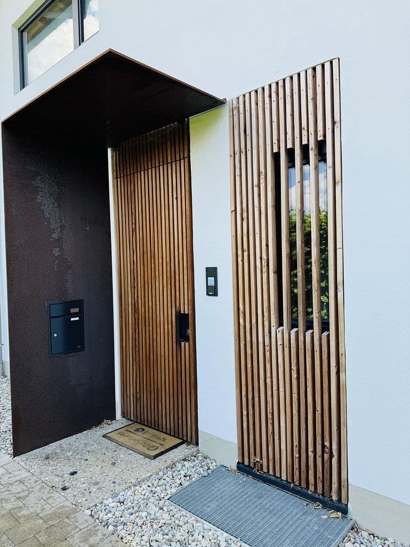 Prenájom domu 150 m², pozemok 160 m², Rosenheimer Str. 72b, Branneburg, Bavorsko Prenájom domu 150 m², pozemok 160 m², Rosenheimer Str. 72b, Branneburg, Bavorsko