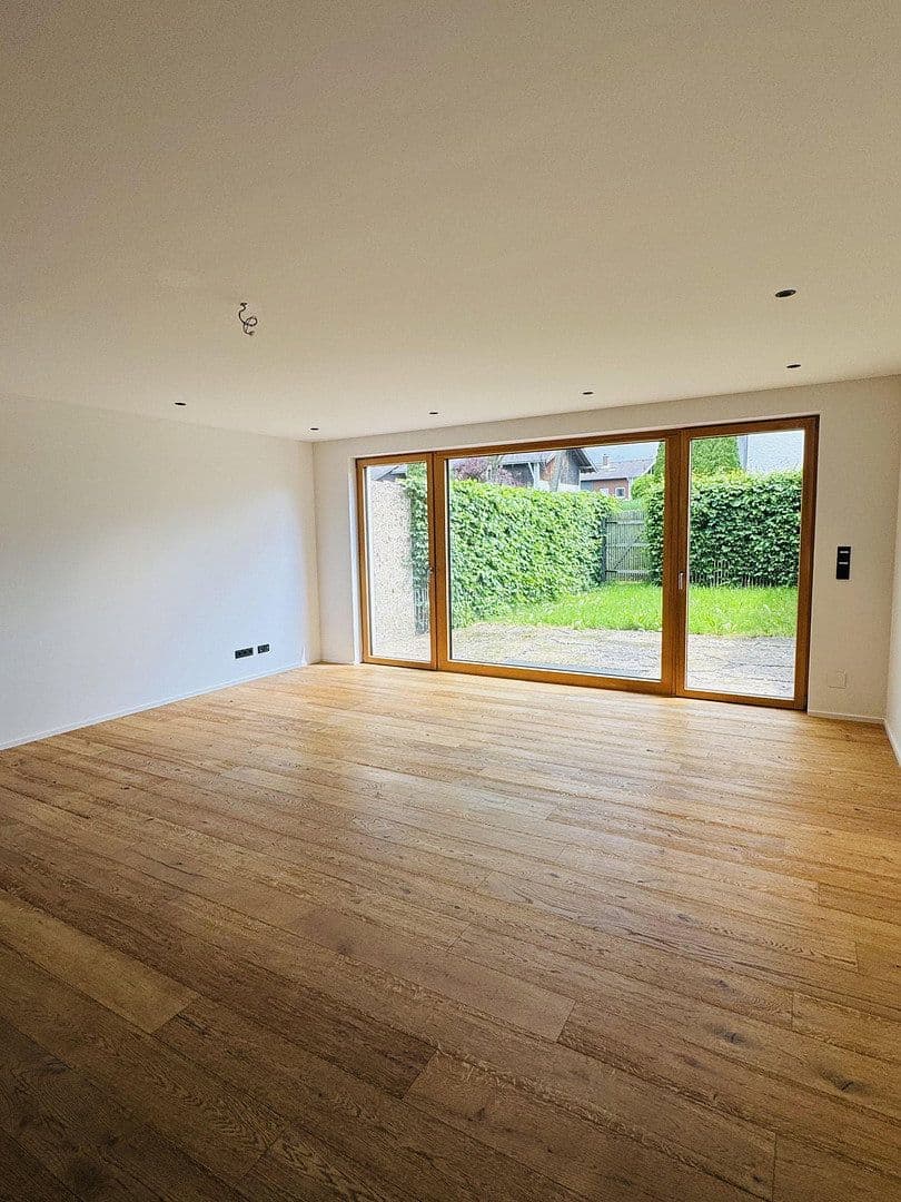 Prenájom domu 150 m², pozemok 160 m², Rosenheimer Str. 72b, Branneburg, Bavorsko Prenájom domu 150 m², pozemok 160 m², Rosenheimer Str. 72b, Branneburg, Bavorsko