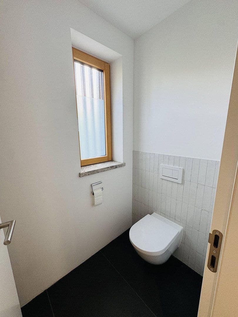Prenájom domu 150 m², pozemok 160 m², Rosenheimer Str. 72b, Branneburg, Bavorsko Prenájom domu 150 m², pozemok 160 m², Rosenheimer Str. 72b, Branneburg, Bavorsko