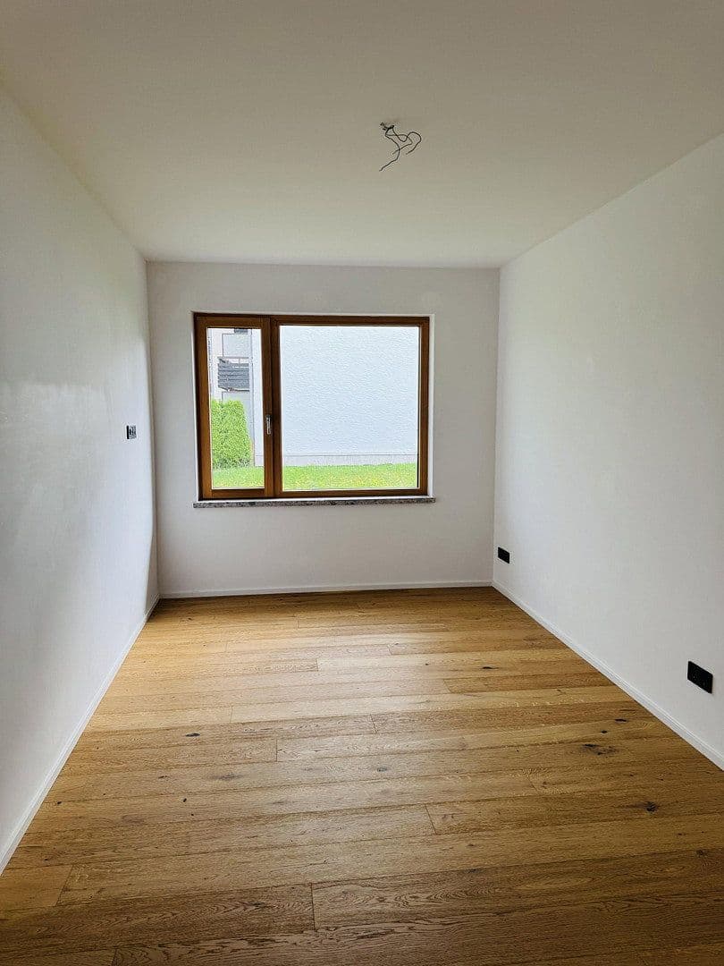 Prenájom domu 150 m², pozemok 160 m², Rosenheimer Str. 72b, Branneburg, Bavorsko Prenájom domu 150 m², pozemok 160 m², Rosenheimer Str. 72b, Branneburg, Bavorsko