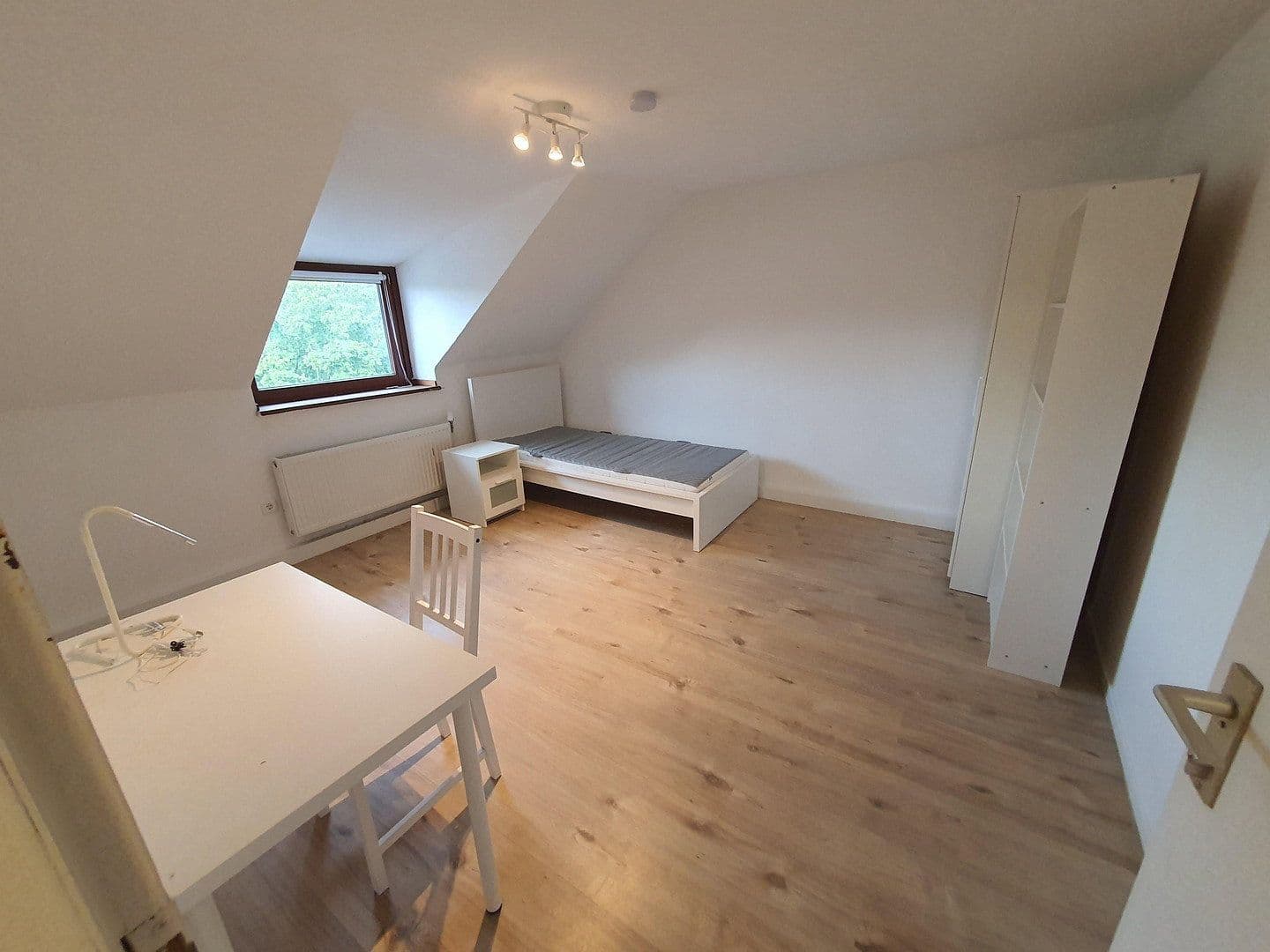 Predaj domu 315 m², pozemok 300 m², Kölnerstraße 186, Krefeld, Severné Porýnie - Westfálsko Predaj domu 315 m², pozemok 300 m², Kölnerstraße 186, Krefeld, Severné Porýnie - Westfálsko