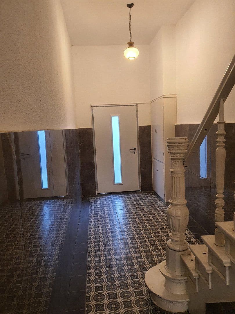 Predaj domu 315 m², pozemok 300 m², Kölnerstraße 186, Krefeld, Severné Porýnie - Westfálsko Predaj domu 315 m², pozemok 300 m², Kölnerstraße 186, Krefeld, Severné Porýnie - Westfálsko