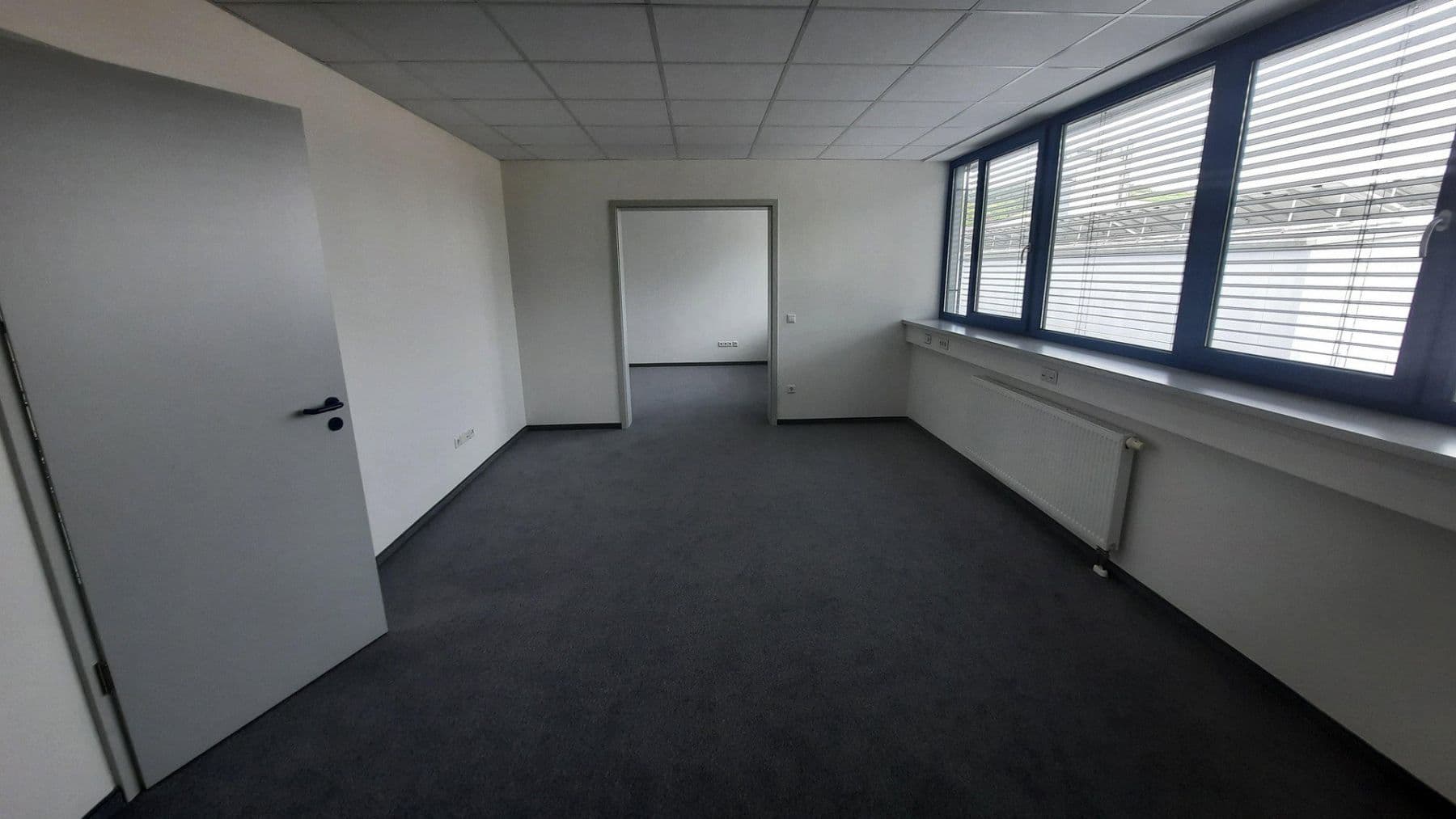 Predaj nebytového priestoru 2.500 m², Igersheim, Bádensko-Wurttembersko Predaj nebytového priestoru 2.500 m², Igersheim, Bádensko-Wurttembersko