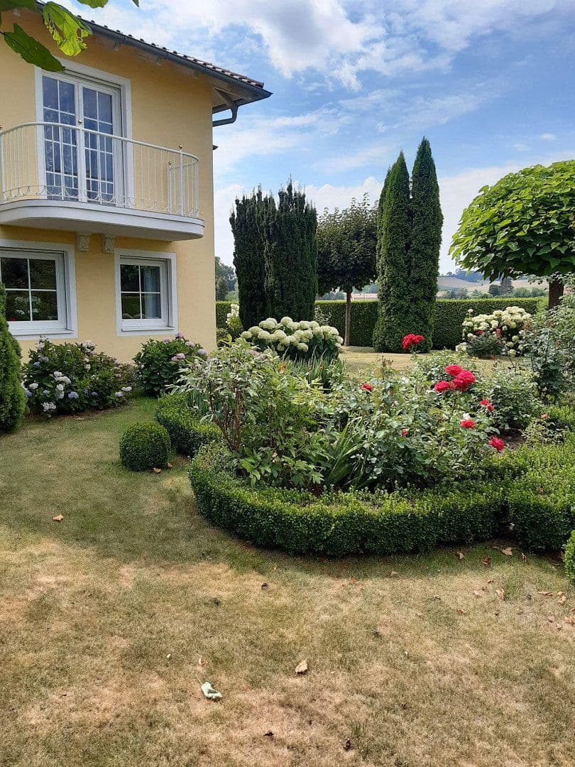 Predaj domu 220 m², pozemok 1.300 m², Bad Griesbach i.Rottal, Bavorsko Predaj domu 220 m², pozemok 1.300 m², Bad Griesbach i.Rottal, Bavorsko
