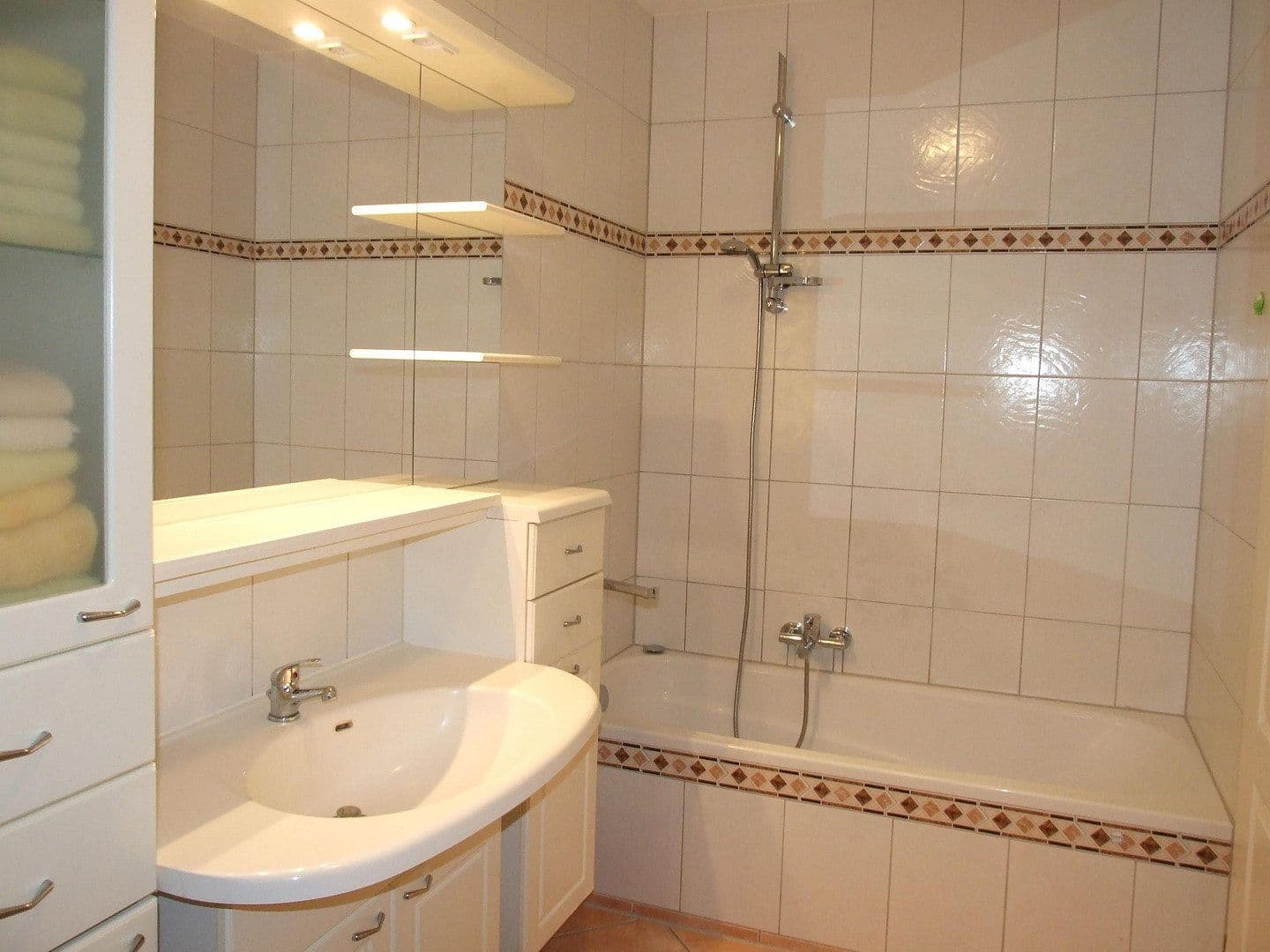 Prenájom bytu 3-izbový 75 m², Sulzbacher Str. 71, Nürnberg, Bavorsko Prenájom bytu 3-izbový 75 m², Sulzbacher Str. 71, Nürnberg, Bavorsko