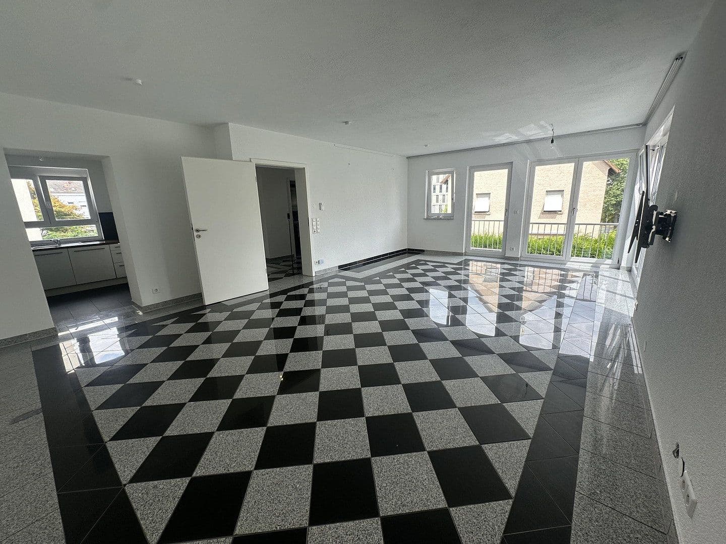 Prenájom bytu 3-izbový 95 m², Heilbronn, Bádensko-Wurttembersko Prenájom bytu 3-izbový 95 m², Heilbronn, Bádensko-Wurttembersko
