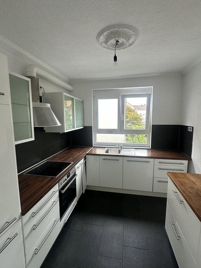 Prenájom bytu 3-izbový 95 m², Heilbronn, Bádensko-Wurttembersko Prenájom bytu 3-izbový 95 m², Heilbronn, Bádensko-Wurttembersko
