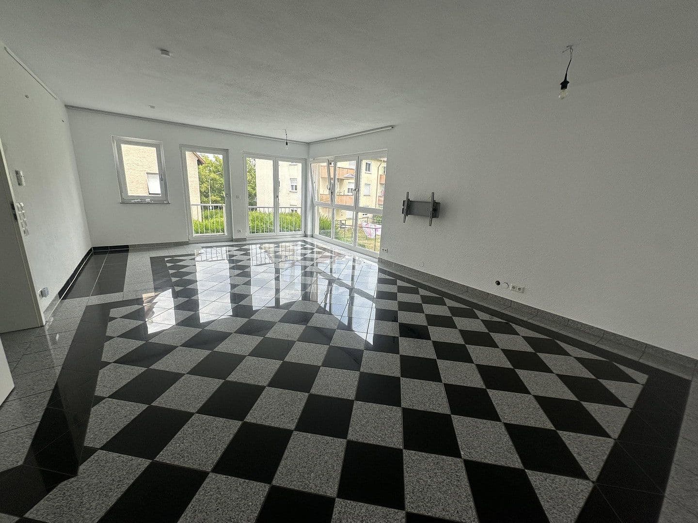 Prenájom bytu 3-izbový 95 m², Heilbronn, Bádensko-Wurttembersko Prenájom bytu 3-izbový 95 m², Heilbronn, Bádensko-Wurttembersko