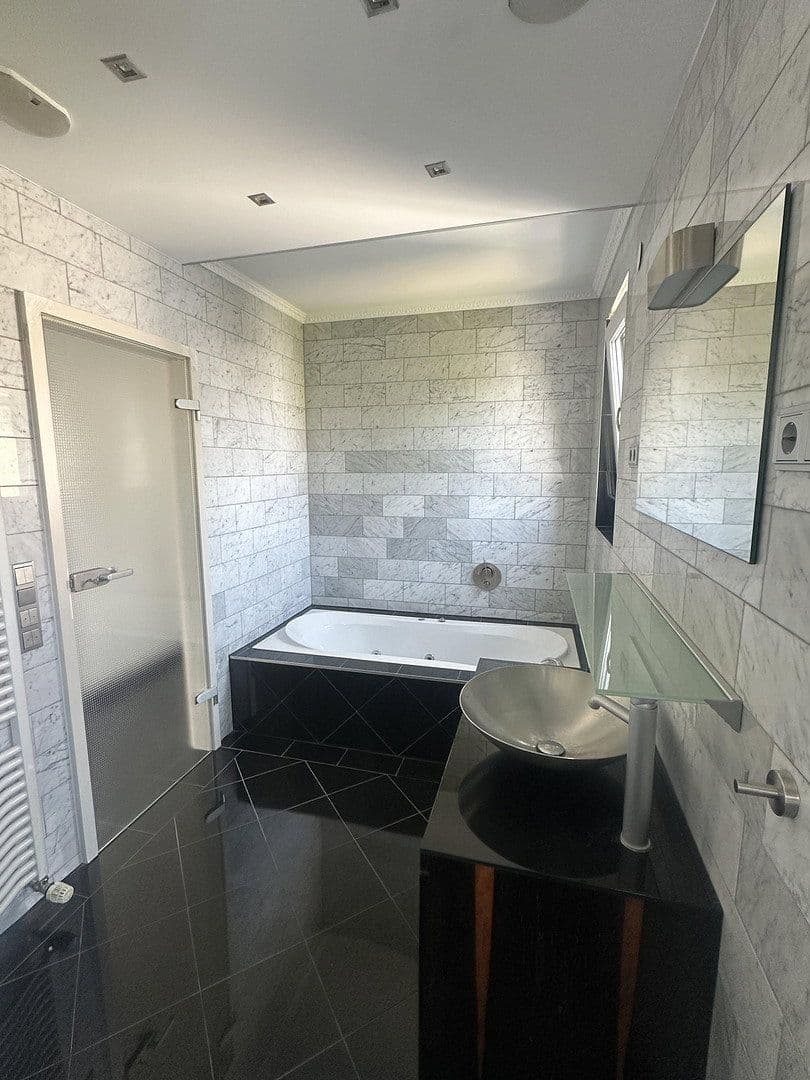 Prenájom bytu 3-izbový 95 m², Heilbronn, Bádensko-Wurttembersko Prenájom bytu 3-izbový 95 m², Heilbronn, Bádensko-Wurttembersko