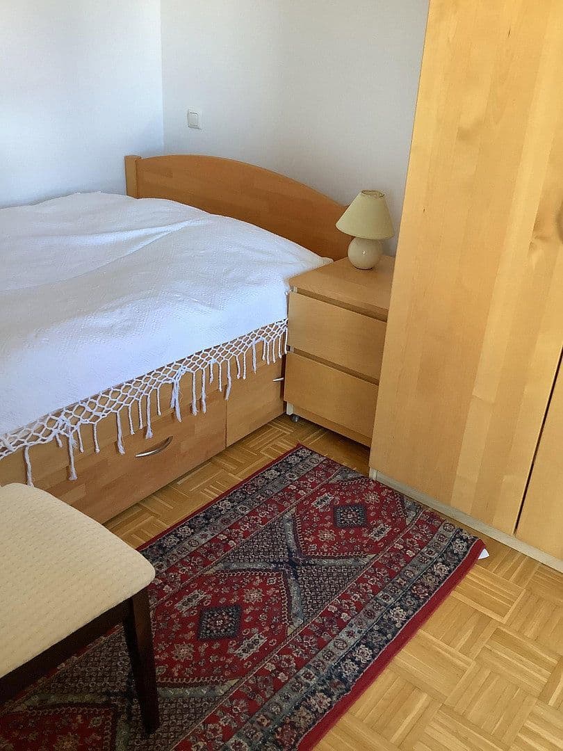 Prenájom bytu 2-izbový 40 m², München, Bavorsko Prenájom bytu 2-izbový 40 m², München, Bavorsko