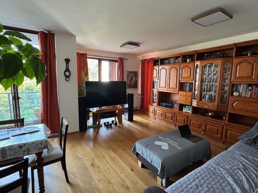 Prenájom bytu 4-izbový 95 m², Majerova, Plzeň, Plzeňský kraj Prenájom bytu 4-izbový 95 m², Majerova, Plzeň, Plzeňský kraj