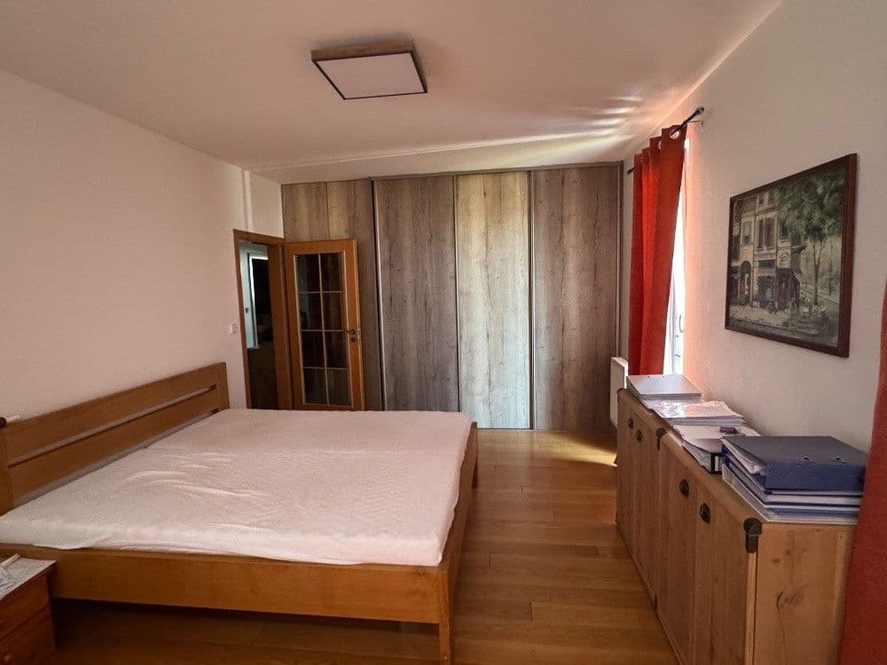 Prenájom bytu 4-izbový 95 m², Majerova, Plzeň, Plzeňský kraj Prenájom bytu 4-izbový 95 m², Majerova, Plzeň, Plzeňský kraj