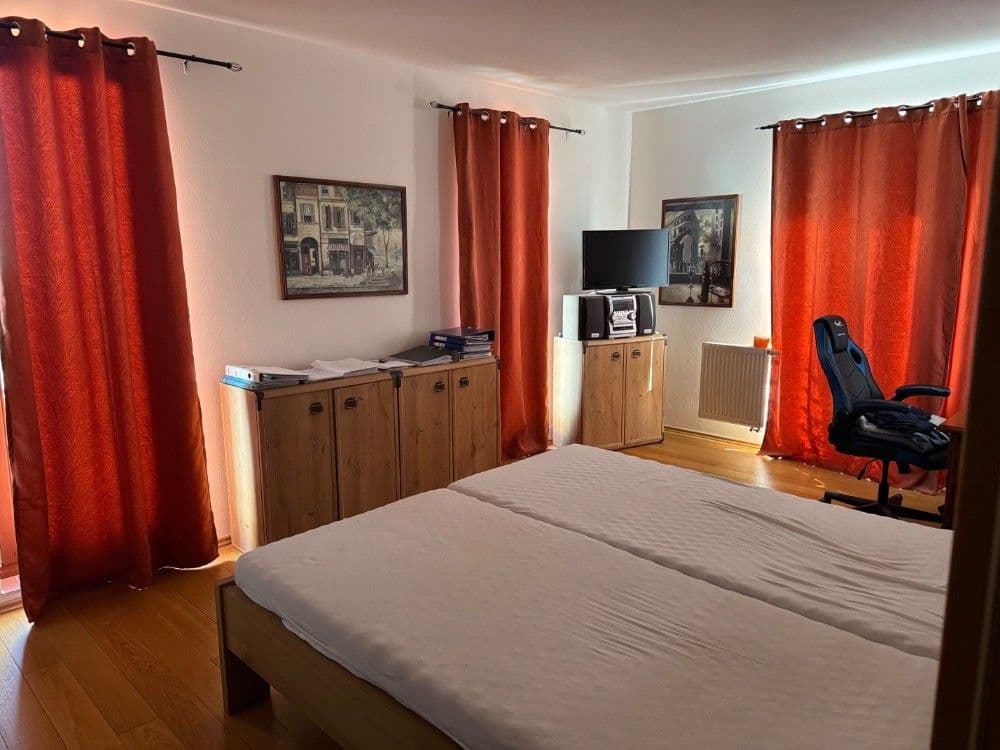 Prenájom bytu 4-izbový 95 m², Majerova, Plzeň, Plzeňský kraj Prenájom bytu 4-izbový 95 m², Majerova, Plzeň, Plzeňský kraj