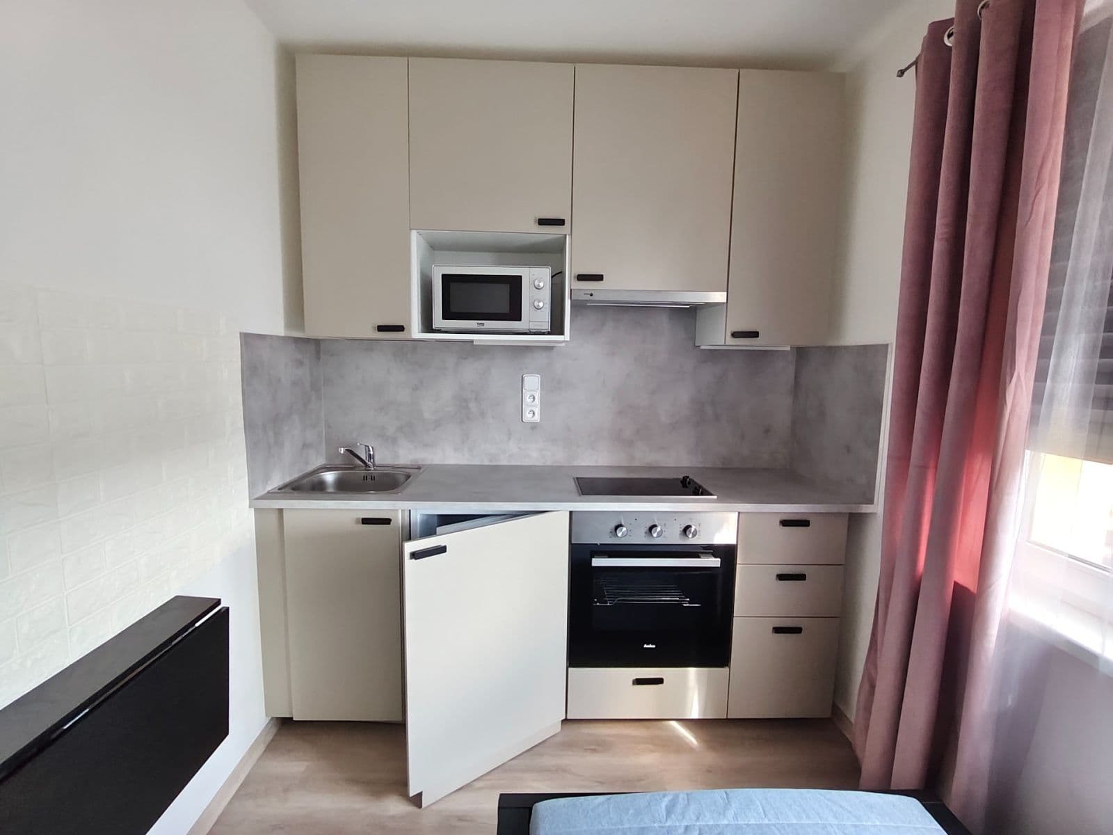 Prenájom bytu Garsoniéra 15 m², Jasmínová, Praha, Praha Prenájom bytu Garsoniéra 15 m², Jasmínová, Praha, Praha