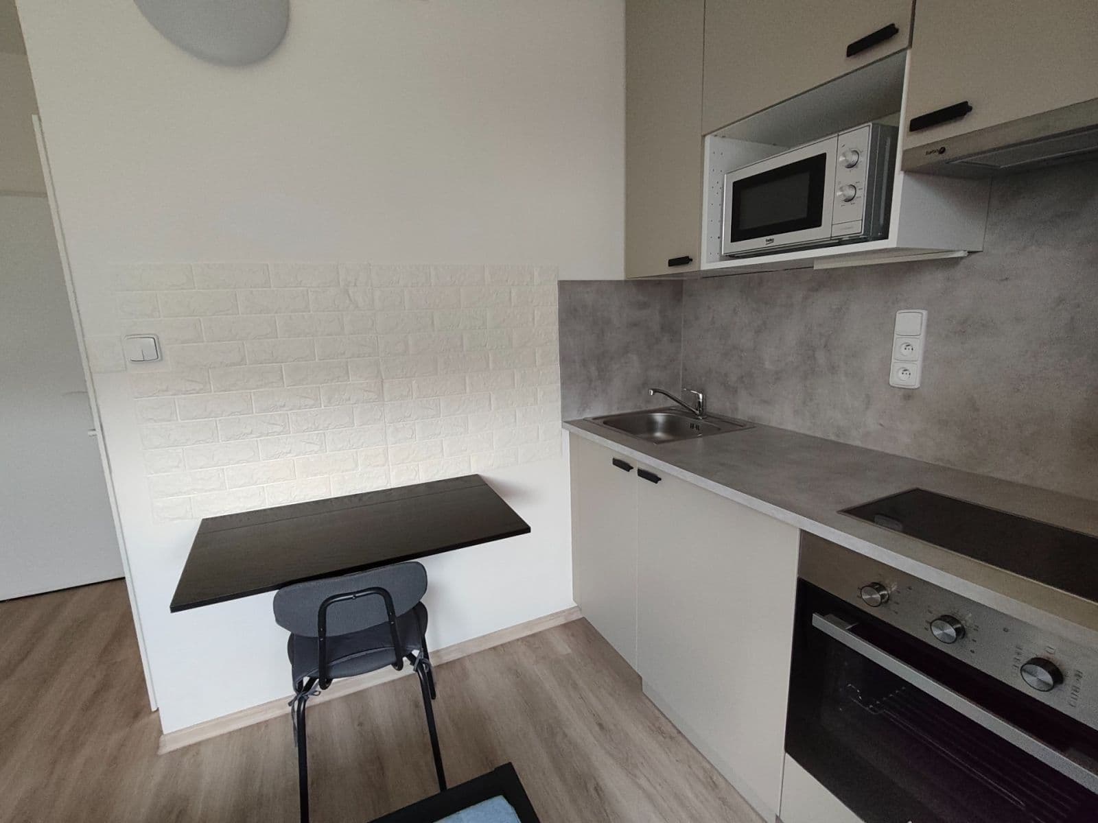 Prenájom bytu Garsoniéra 15 m², Jasmínová, Praha, Praha Prenájom bytu Garsoniéra 15 m², Jasmínová, Praha, Praha