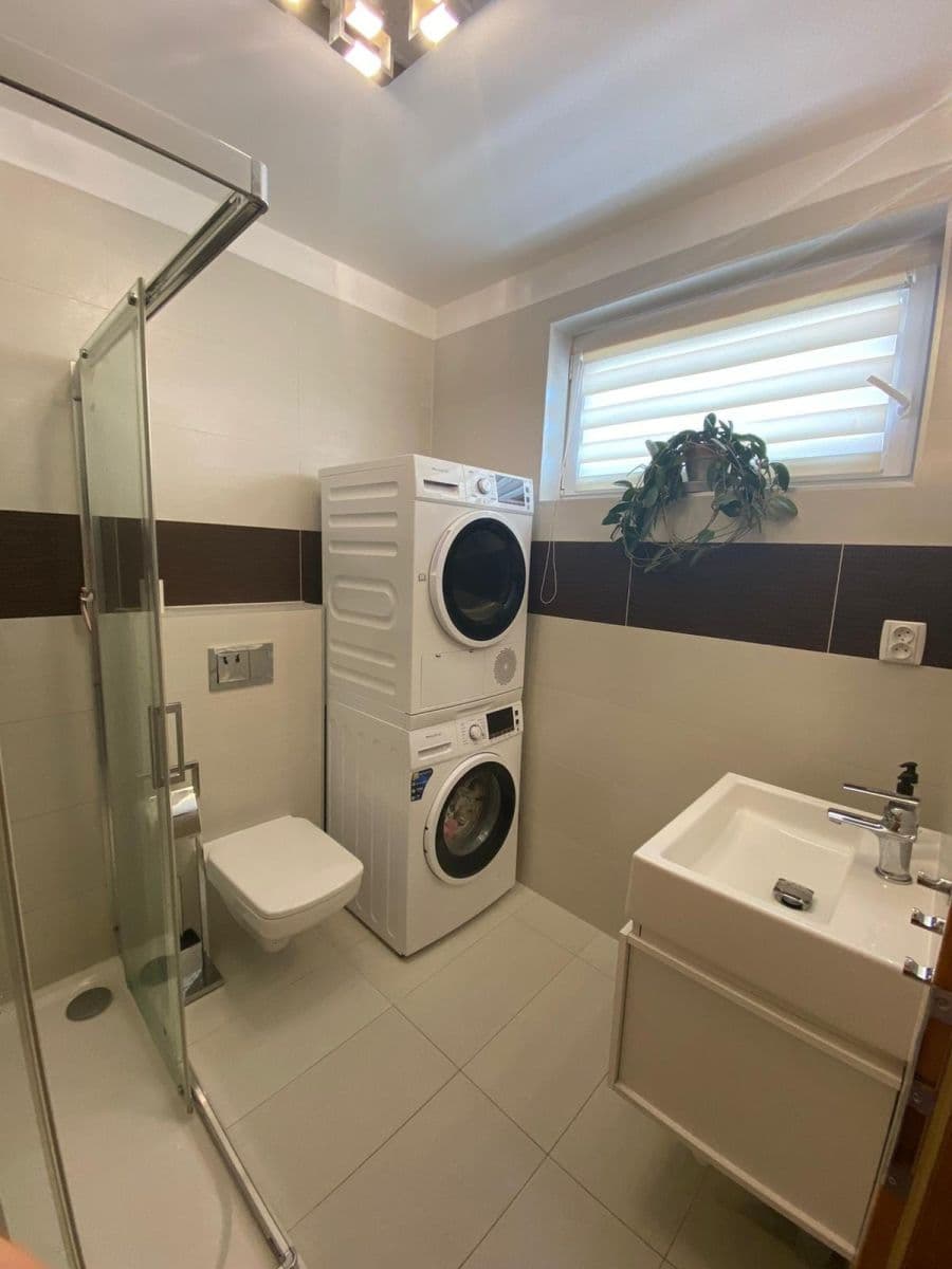 Prenájom domu 104 m², pozemok 190 m², Janáčkova, Jinočany, Středočeský kraj Prenájom domu 104 m², pozemok 190 m², Janáčkova, Jinočany, Středočeský kraj