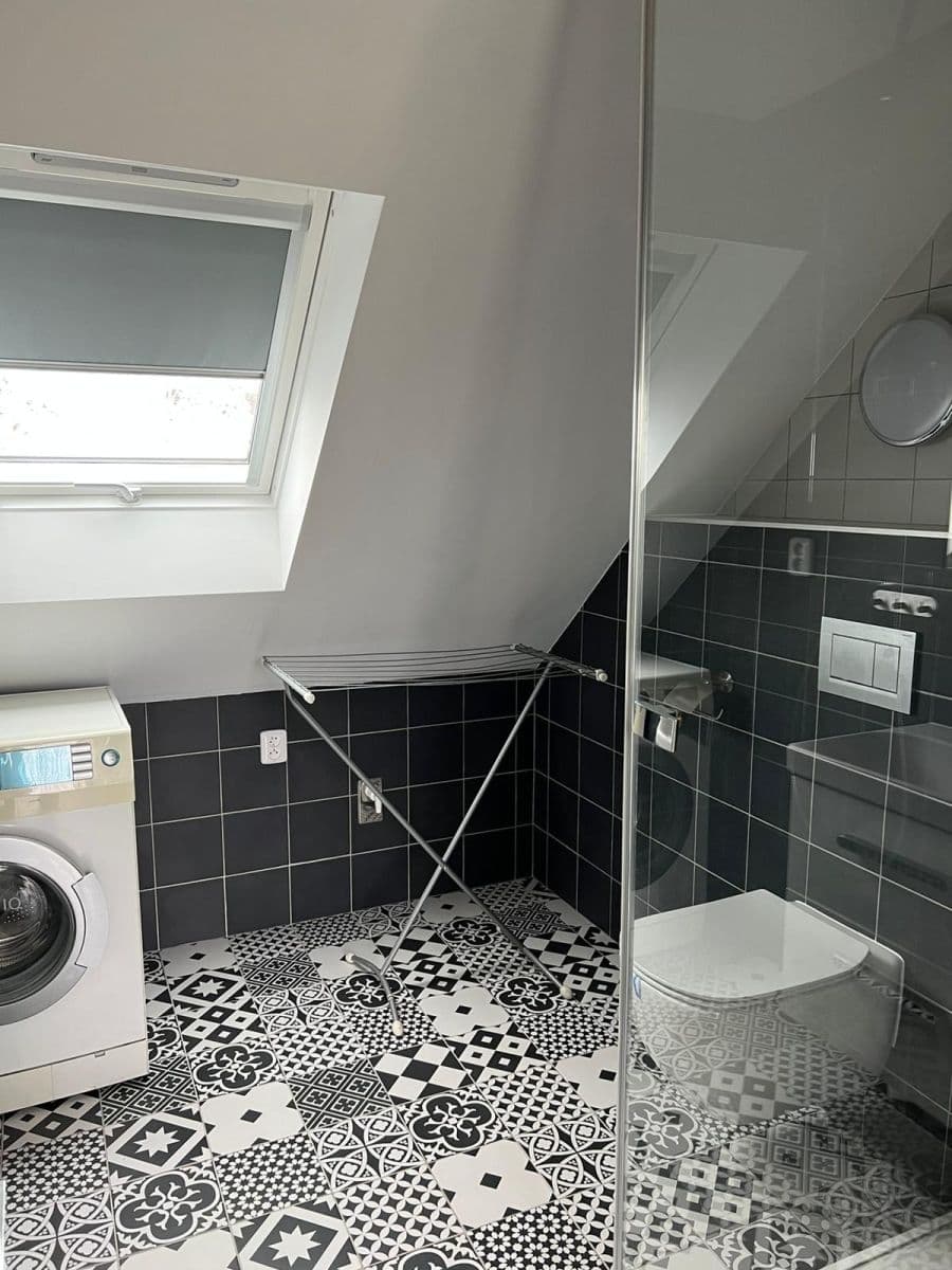 Prenájom bytu 1-izbový 40 m², U Svodnice, Praha, Praha Prenájom bytu 1-izbový 40 m², U Svodnice, Praha, Praha