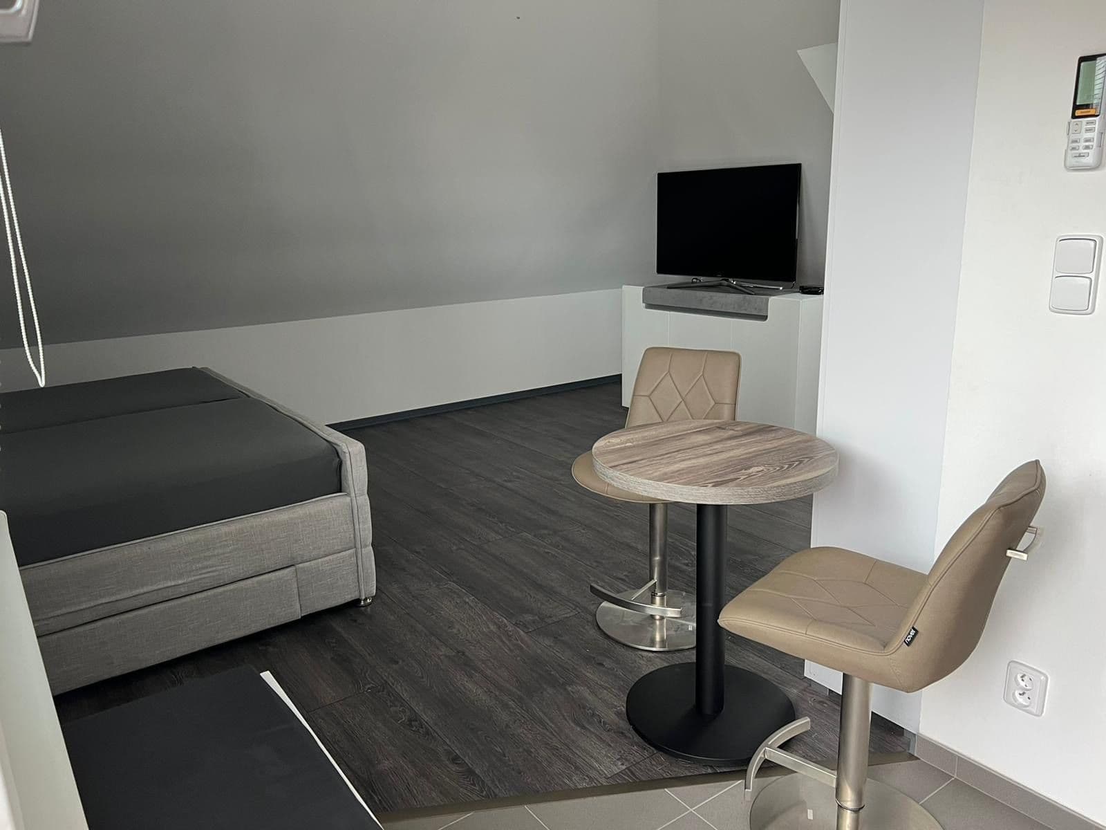 Prenájom bytu 1-izbový 40 m², U Svodnice, Praha, Praha Prenájom bytu 1-izbový 40 m², U Svodnice, Praha, Praha