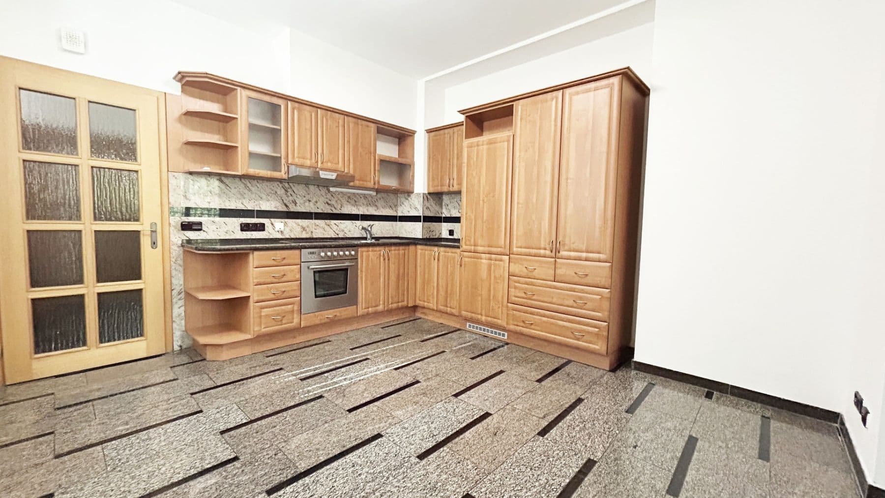 Prenájom bytu 1-izbový 35 m², Pravá, Praha, Praha Prenájom bytu 1-izbový 35 m², Pravá, Praha, Praha