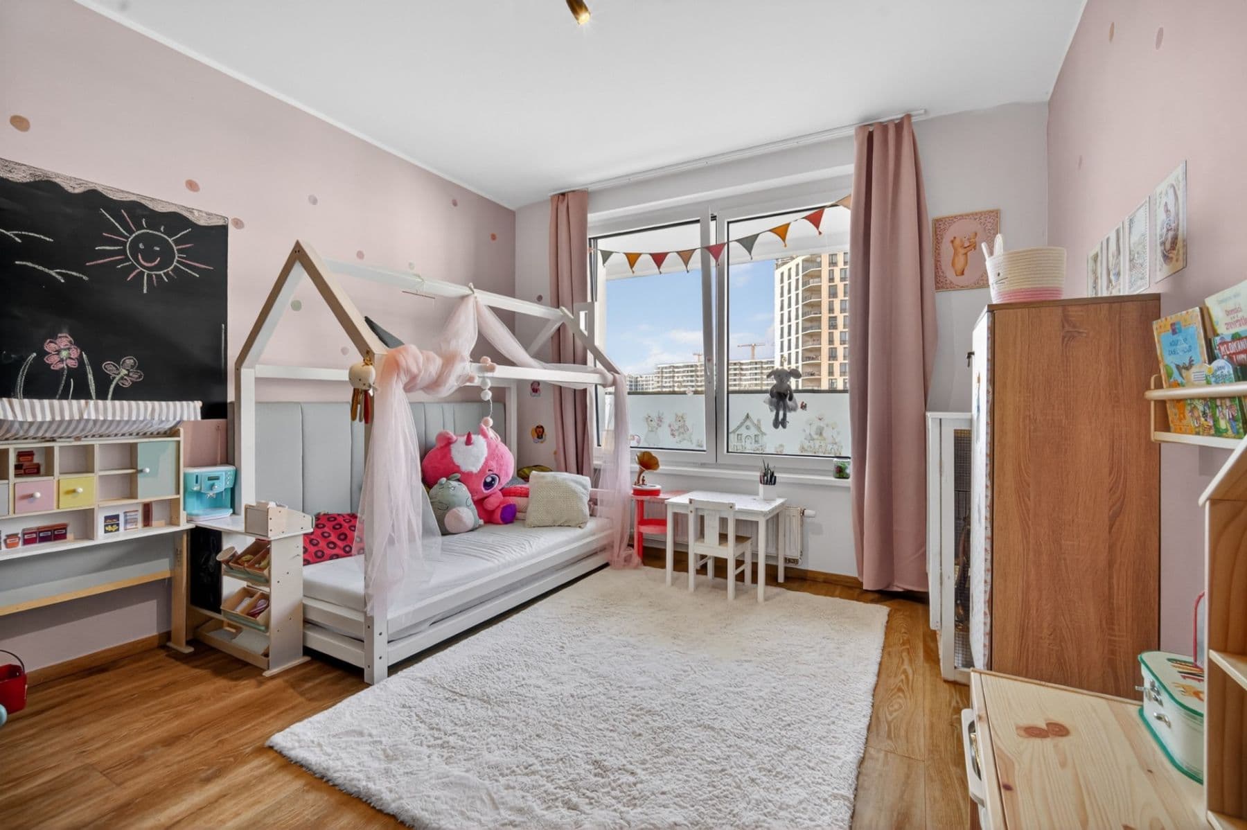 Predaj bytu 4-izbový 122 m², Ferrariho, Praha, Praha Predaj bytu 4-izbový 122 m², Ferrariho, Praha, Praha