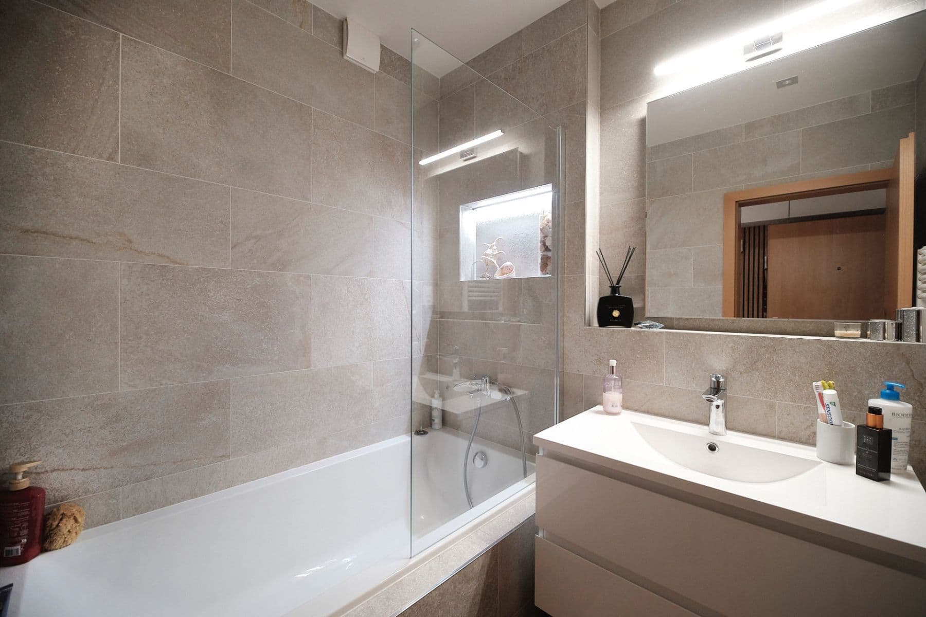 Prenájom bytu 2-izbový 84 m², V Háji, Praha, Praha Prenájom bytu 2-izbový 84 m², V Háji, Praha, Praha