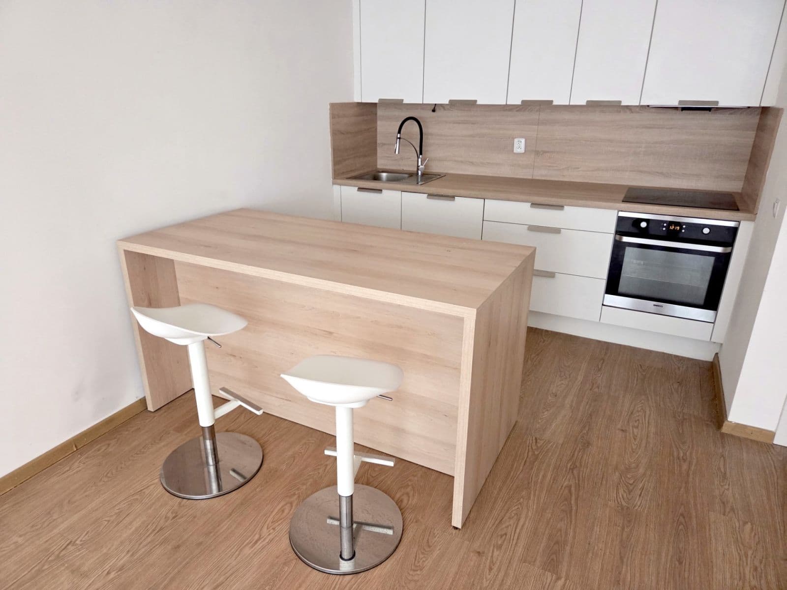 Prenájom bytu 2-izbový 63 m², Kurta Konráda, Praha, Praha Prenájom bytu 2-izbový 63 m², Kurta Konráda, Praha, Praha