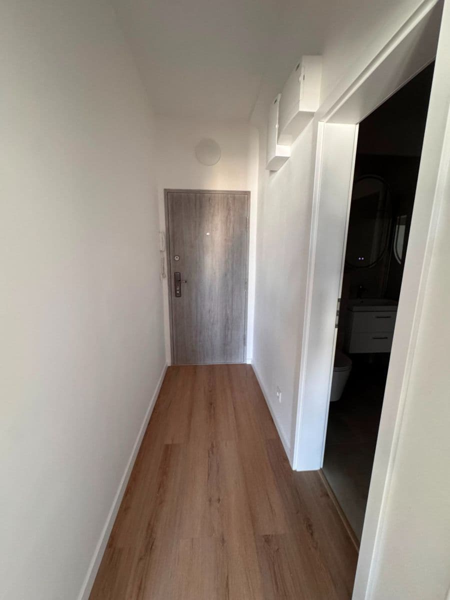 Prenájom bytu Garsoniéra 16 m², Račianska, Nové Mesto, Bratislavský kraj Prenájom bytu Garsoniéra 16 m², Račianska, Nové Mesto, Bratislavský kraj