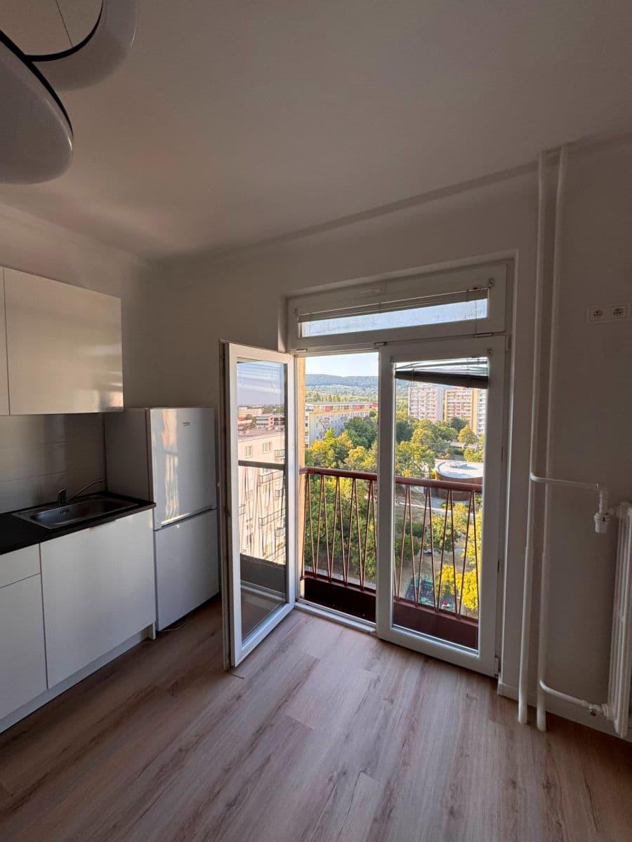 Prenájom bytu Garsoniéra 16 m², Račianska, Nové Mesto, Bratislavský kraj Prenájom bytu Garsoniéra 16 m², Račianska, Nové Mesto, Bratislavský kraj