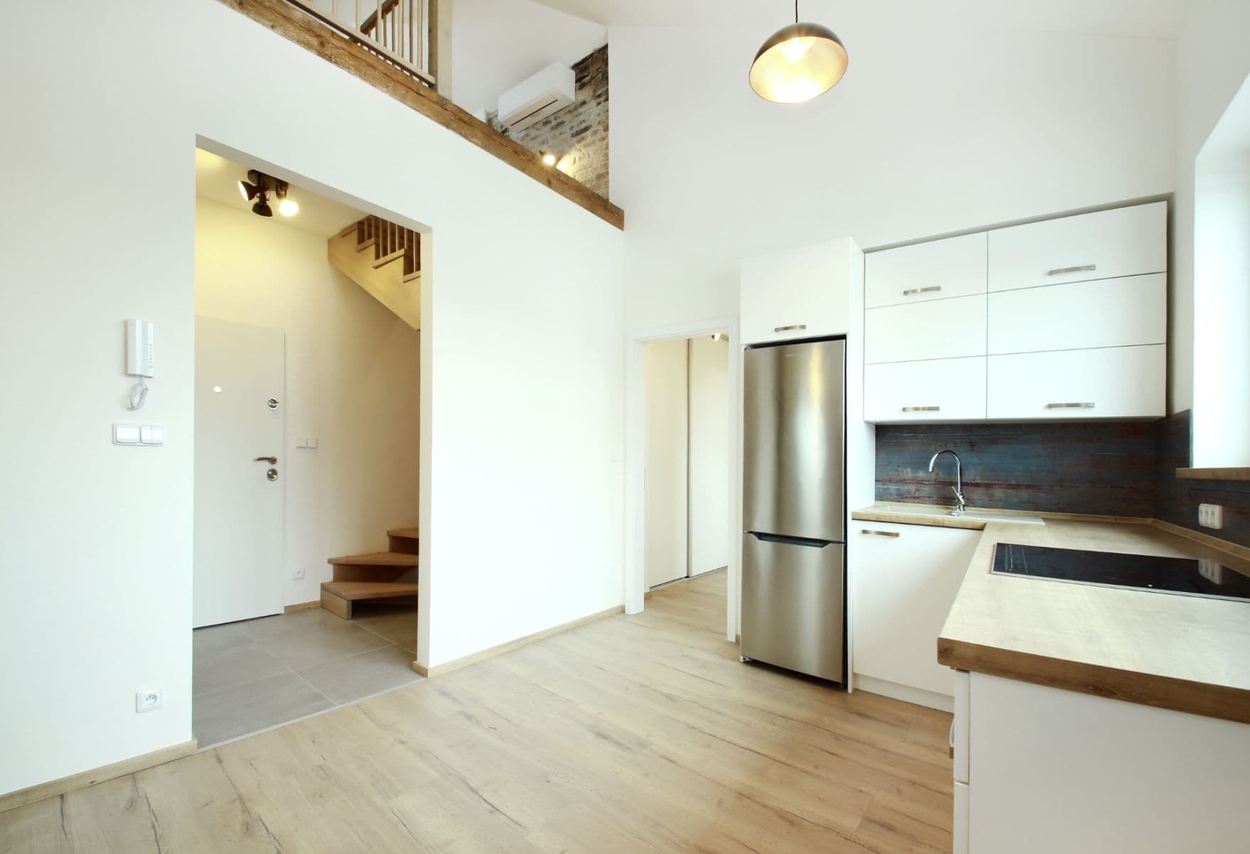 Prenájom bytu 3-izbový 106 m², Na Nivách, Praha, Praha Prenájom bytu 3-izbový 106 m², Na Nivách, Praha, Praha