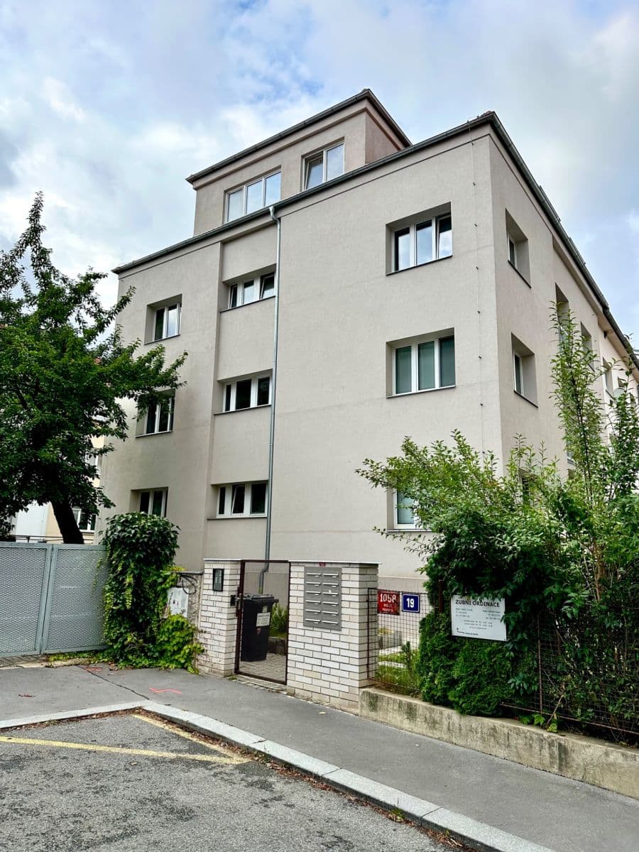 Prenájom bytu 3-izbový 106 m², Na Nivách, Praha, Praha Prenájom bytu 3-izbový 106 m², Na Nivách, Praha, Praha