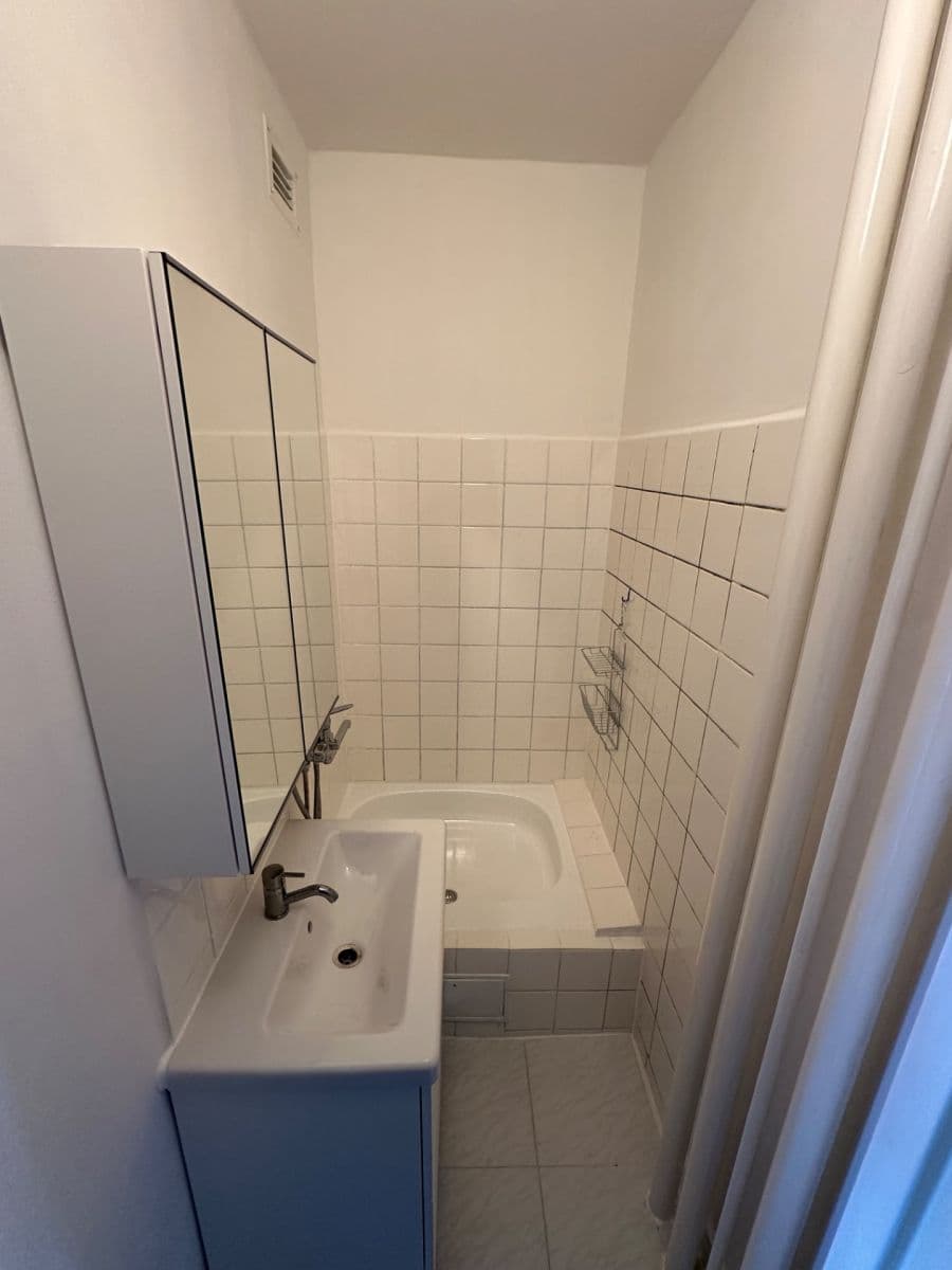 Prenájom bytu 1-izbový 24 m², Počernická, Praha, Praha Prenájom bytu 1-izbový 24 m², Počernická, Praha, Praha