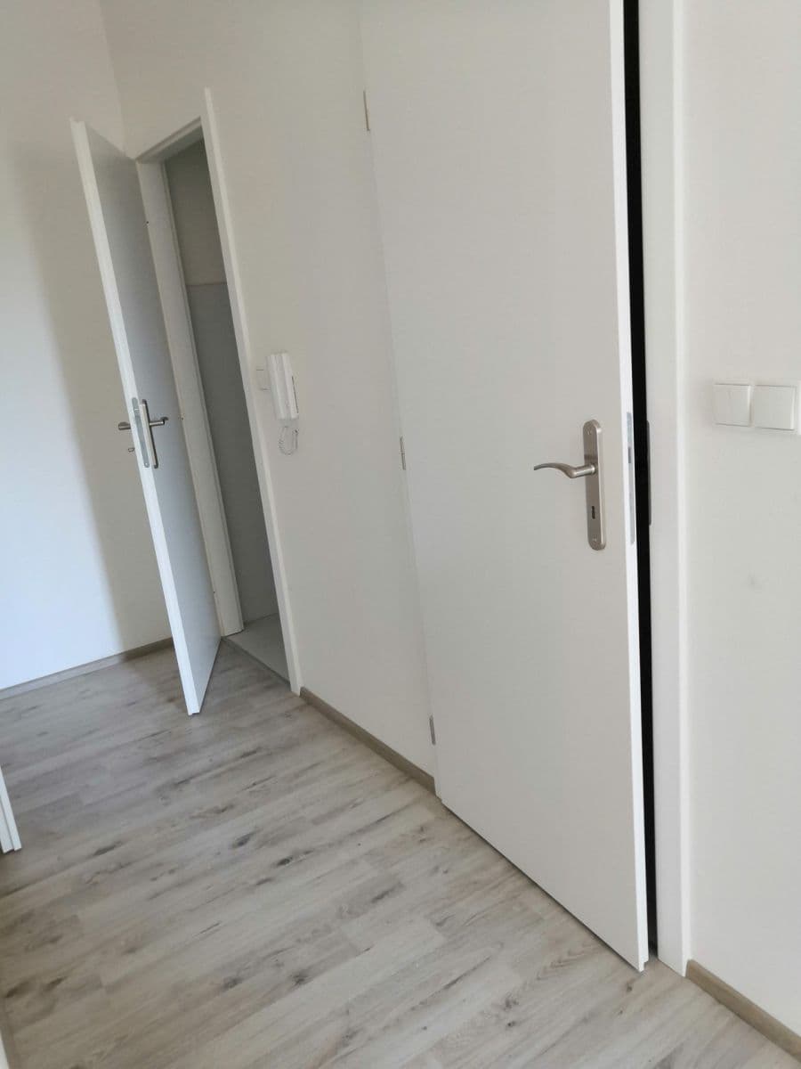 Predaj bytu 2-izbový 52 m², U Tvrze, Hostouň, Středočeský kraj Predaj bytu 2-izbový 52 m², U Tvrze, Hostouň, Středočeský kraj