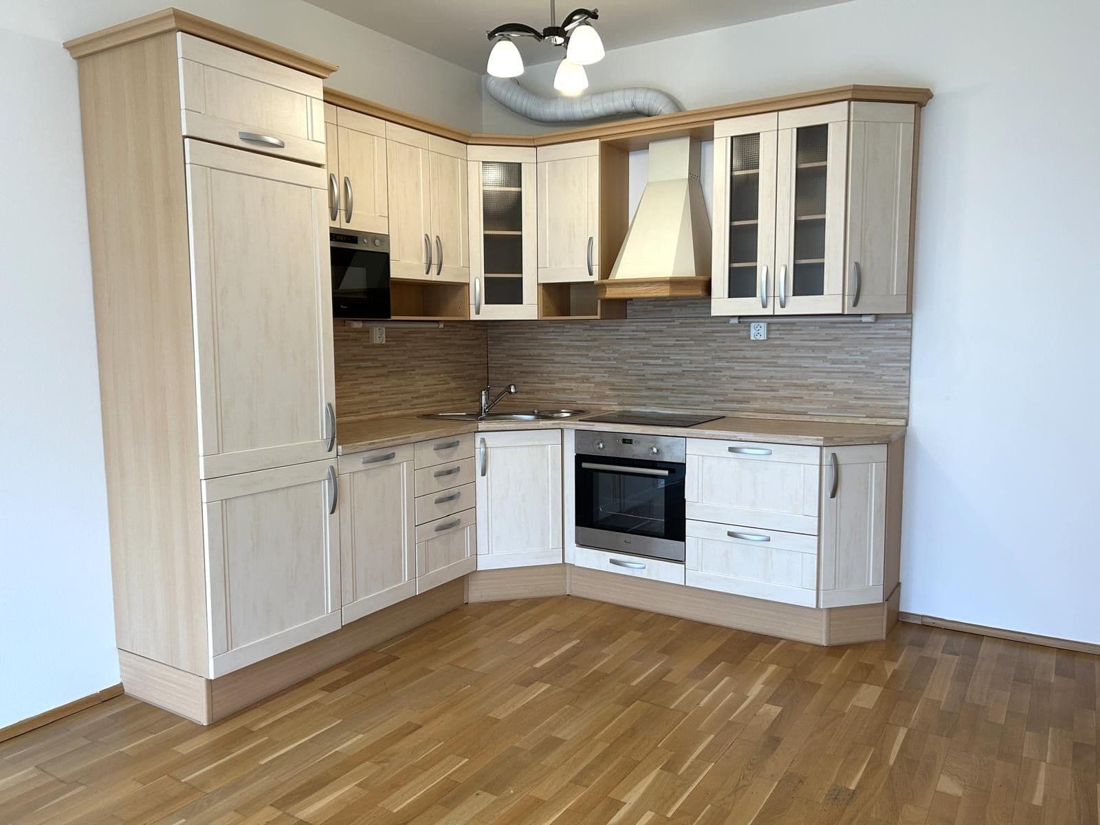 Prenájom bytu 2-izbový 68 m², Korunní, Praha, Praha Prenájom bytu 2-izbový 68 m², Korunní, Praha, Praha