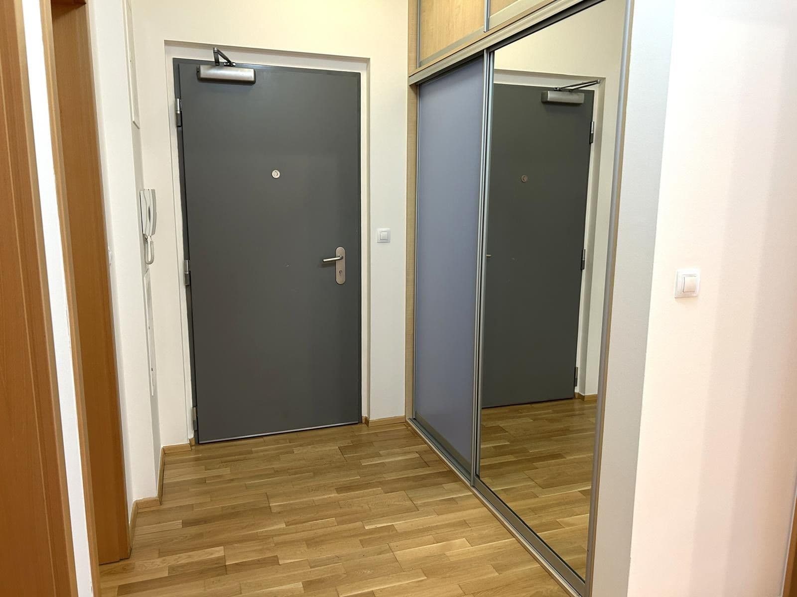 Prenájom bytu 2-izbový 68 m², Korunní, Praha, Praha Prenájom bytu 2-izbový 68 m², Korunní, Praha, Praha