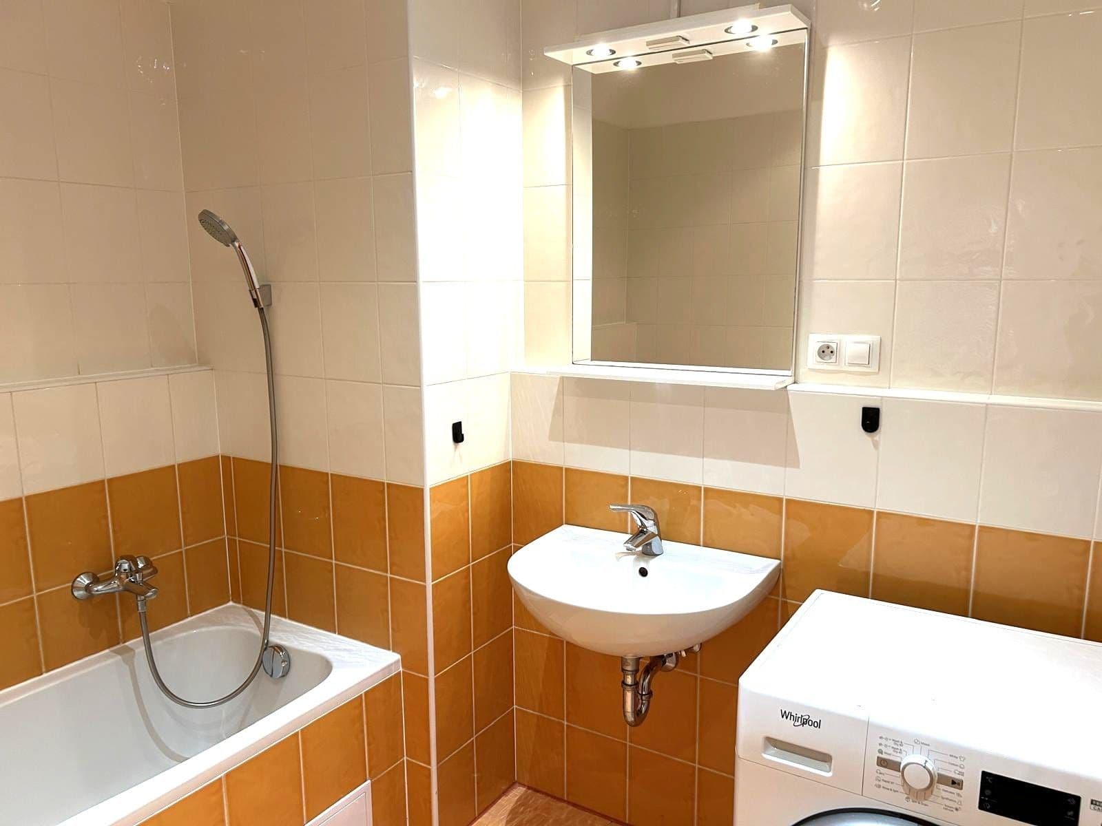 Prenájom bytu 2-izbový 68 m², Korunní, Praha, Praha Prenájom bytu 2-izbový 68 m², Korunní, Praha, Praha