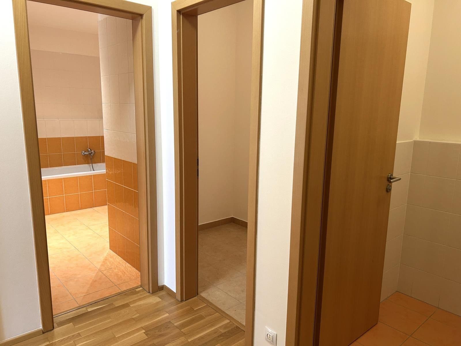 Prenájom bytu 2-izbový 68 m², Korunní, Praha, Praha Prenájom bytu 2-izbový 68 m², Korunní, Praha, Praha