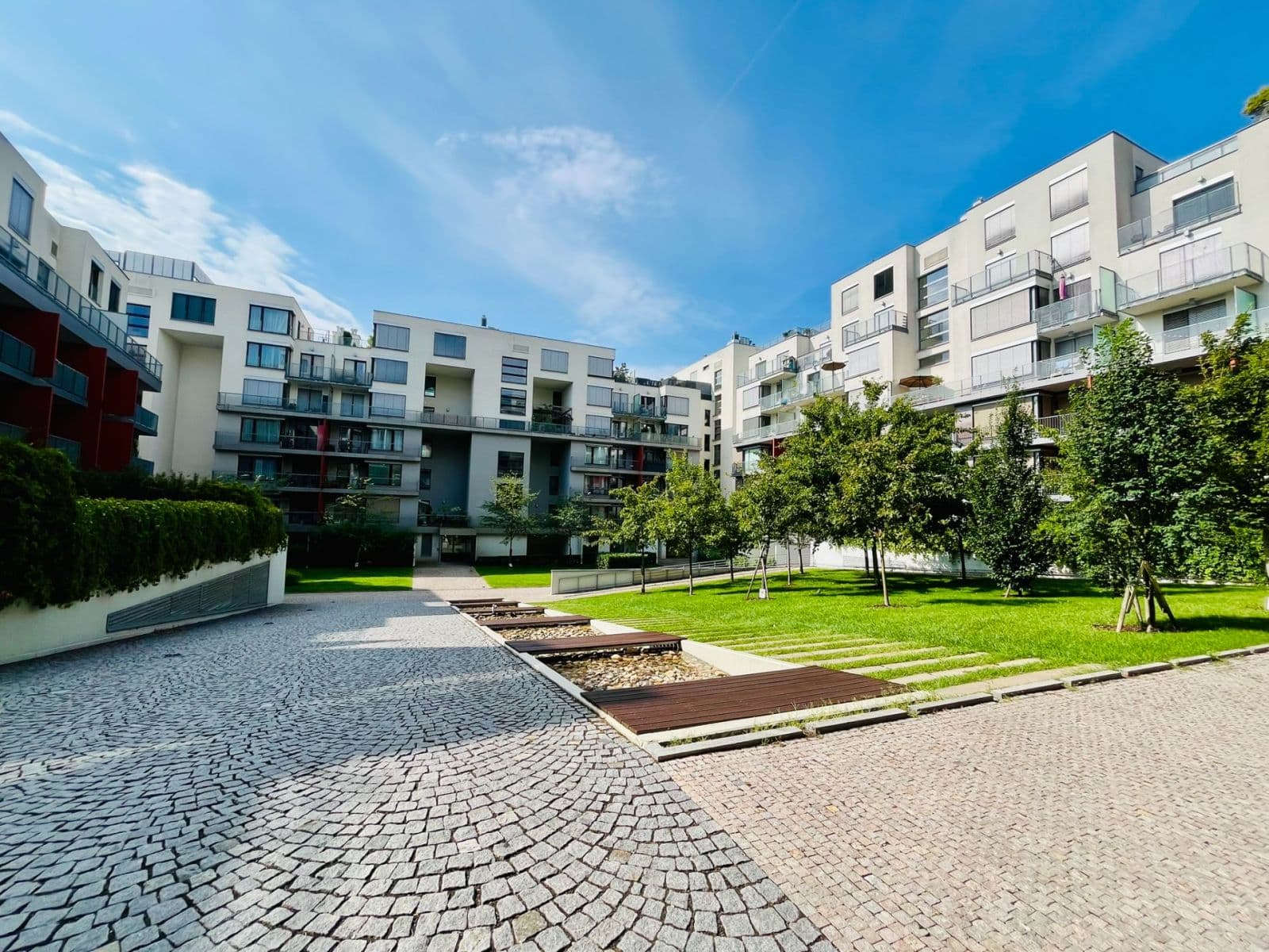 Prenájom bytu 2-izbový 68 m², Korunní, Praha, Praha Prenájom bytu 2-izbový 68 m², Korunní, Praha, Praha