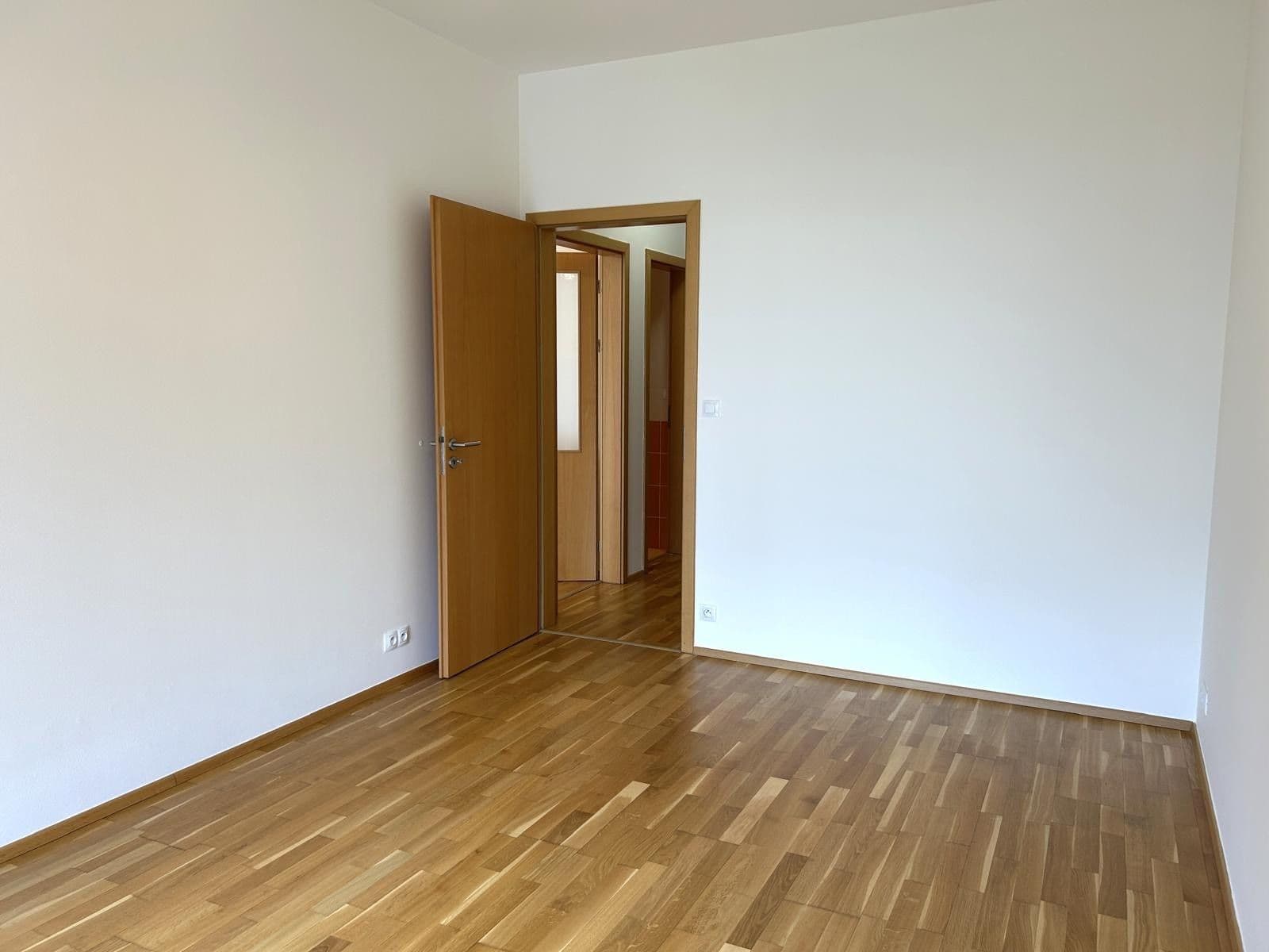Prenájom bytu 2-izbový 68 m², Korunní, Praha, Praha Prenájom bytu 2-izbový 68 m², Korunní, Praha, Praha