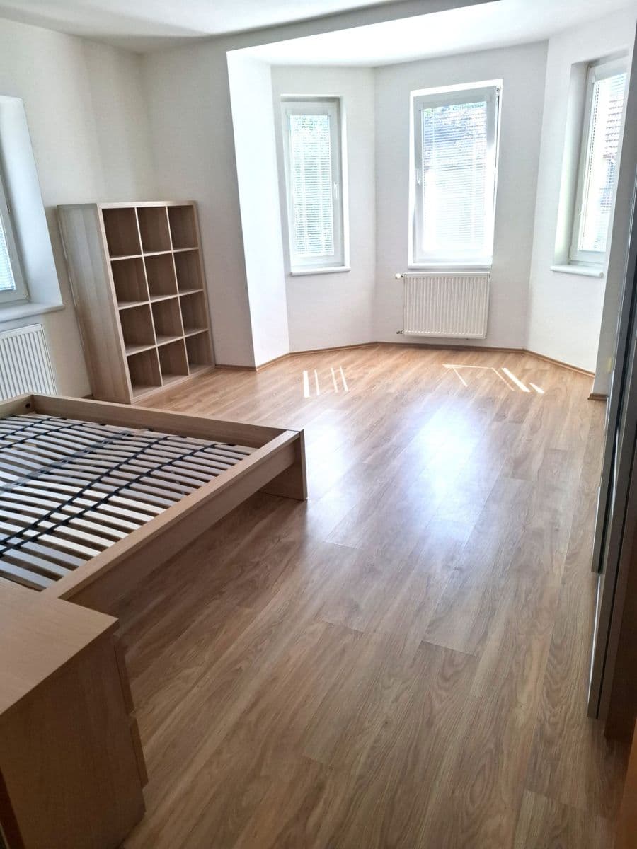 Prenájom bytu 4-izbový 155 m², Medkova, Praha, Praha Prenájom bytu 4-izbový 155 m², Medkova, Praha, Praha