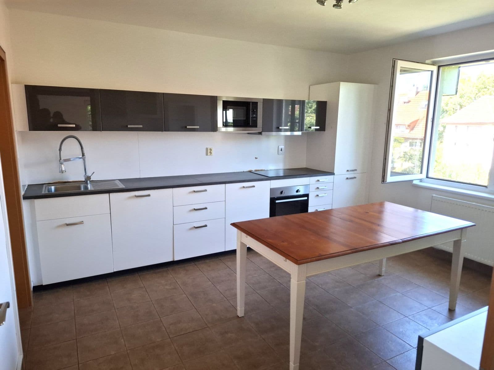 Prenájom bytu 4-izbový 155 m², Medkova, Praha, Praha Prenájom bytu 4-izbový 155 m², Medkova, Praha, Praha