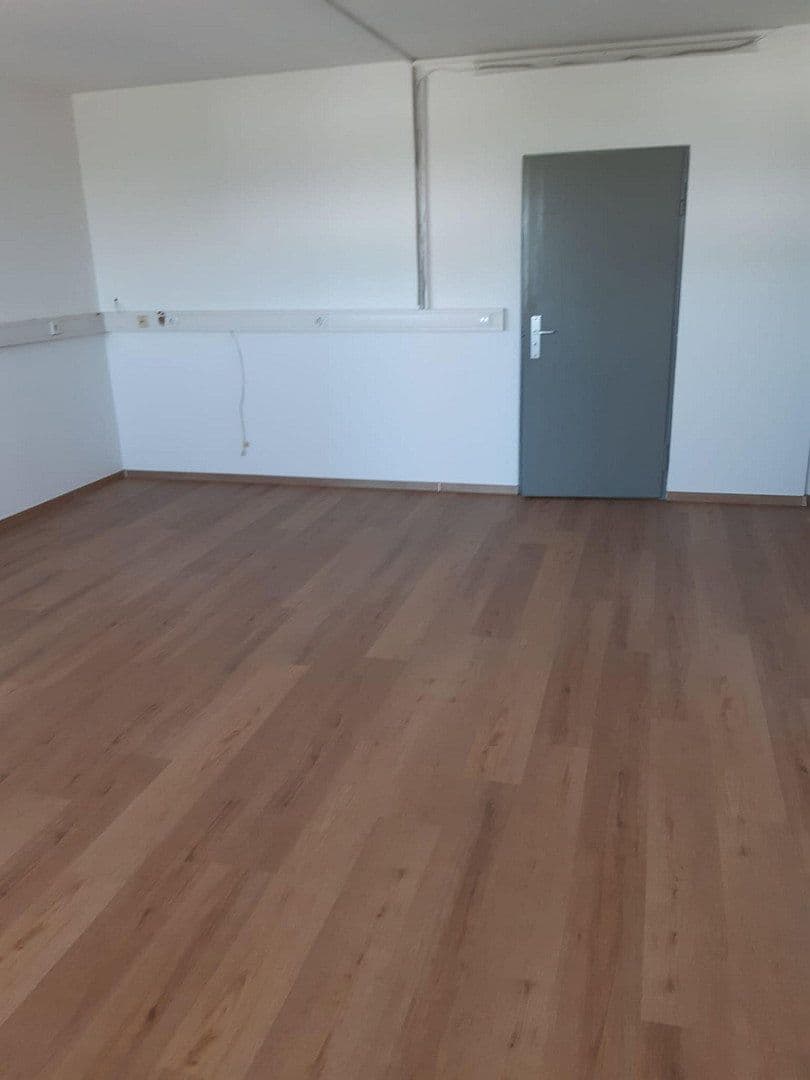 Prenájom nebytového priestoru 52 m², Münchener Straße 73, Essen, Severné Porýnie - Westfálsko Prenájom nebytového priestoru 52 m², Münchener Straße 73, Essen, Severné Porýnie - Westfálsko