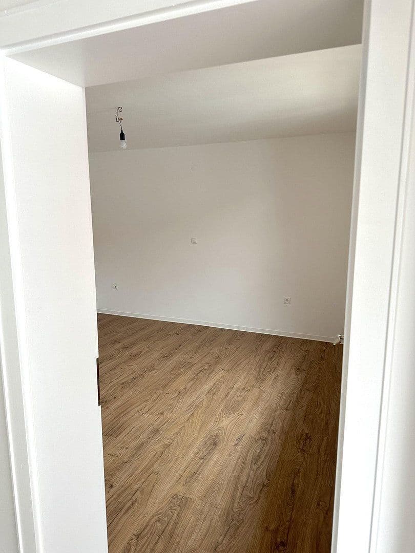 Prenájom bytu 3-izbový 81 m², Rödersheim-Gronau, Porýnie-Falcko Prenájom bytu 3-izbový 81 m², Rödersheim-Gronau, Porýnie-Falcko
